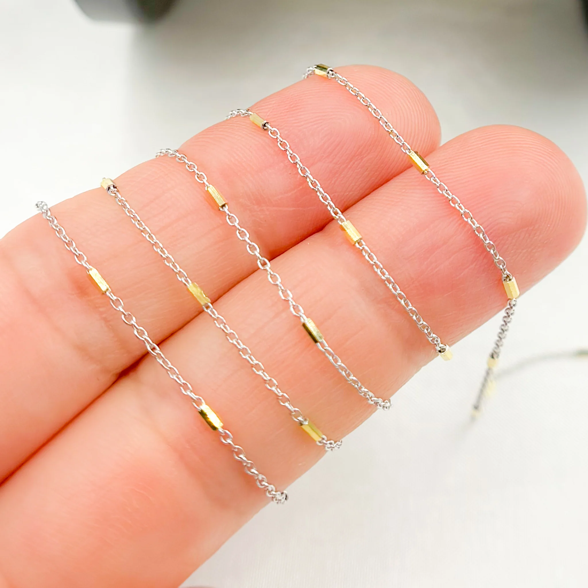 025R02E2CNP0G8LbyFt. 14k Solid Gold Satellite Bars Chain