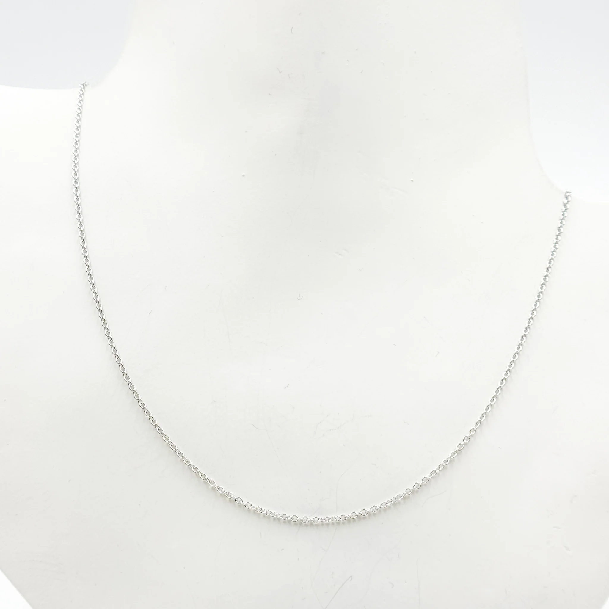 030RFLGWG18K. 18K Solid White Gold Cable Link Chain - Image 5