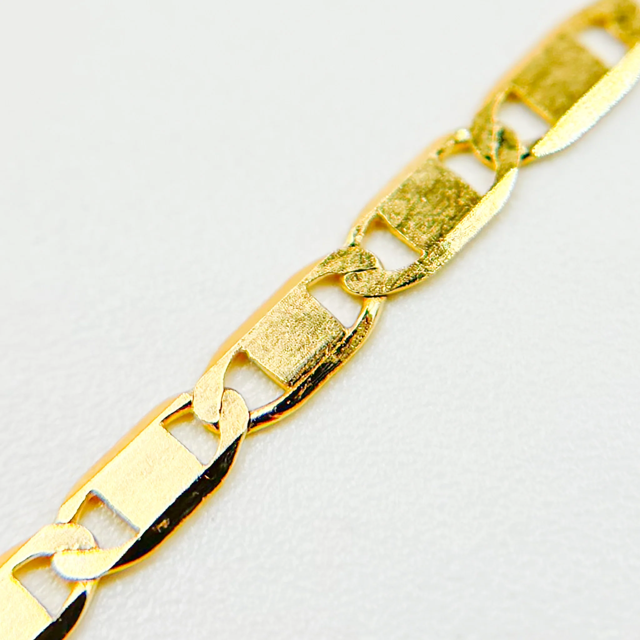 040FVAV1BPT2A8L001Bracelet. 14k Solid Gold Mirror Marina Link Bracelet - Image 3