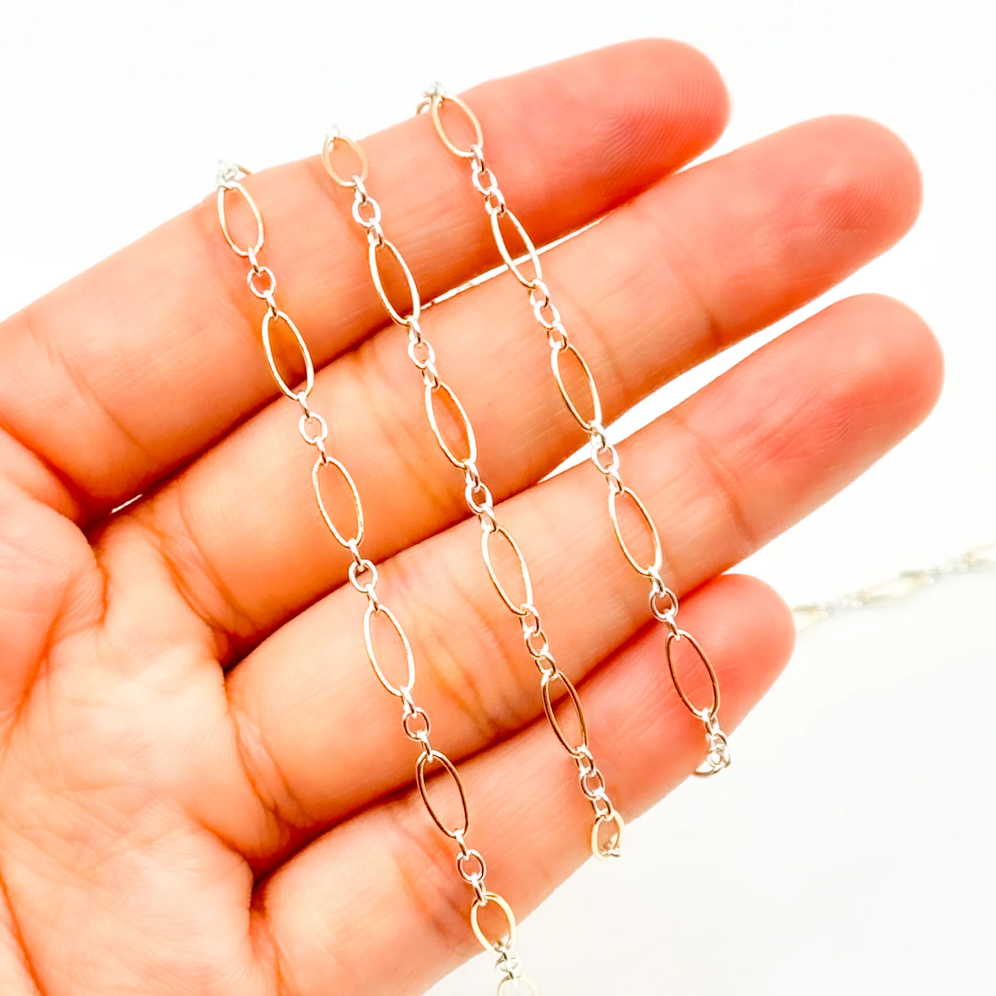 XM/1023. Two Tone Oval and Round Links Chain - Image 7