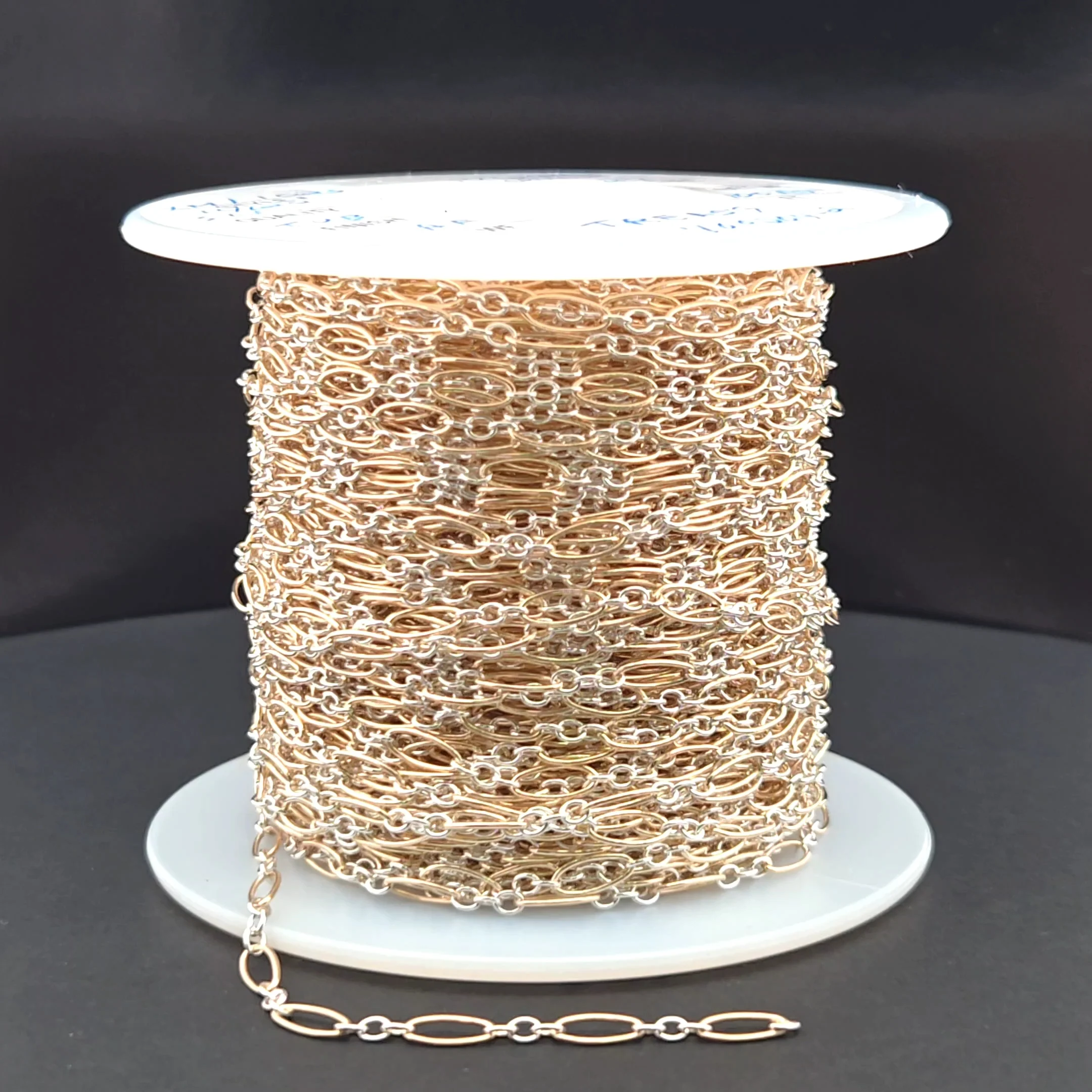 XM/1023. Two Tone Oval and Round Links Chain - Image 8