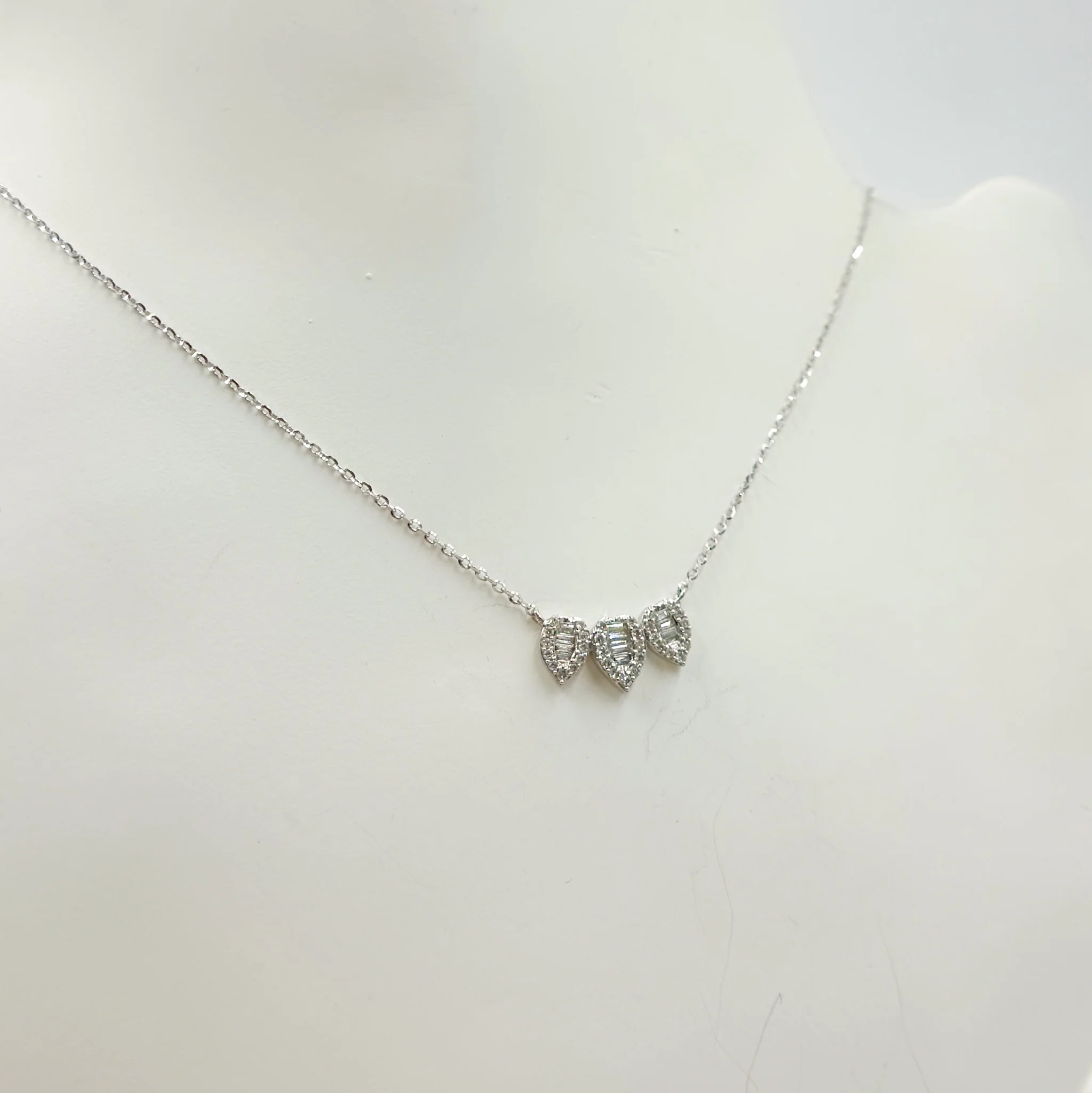 NT112020. 14K Solid Gold Diamond 3 Leaf Necklace - Image 4
