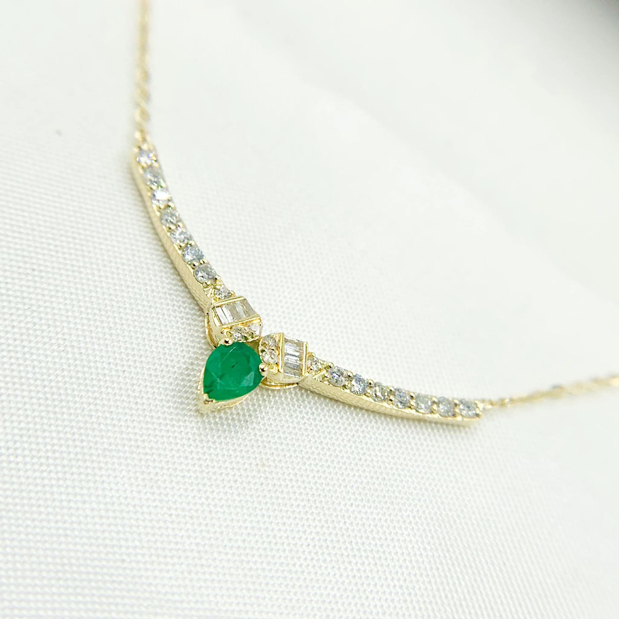 NT404446. 14K Solid Gold Diamond and Gemstone Necklace