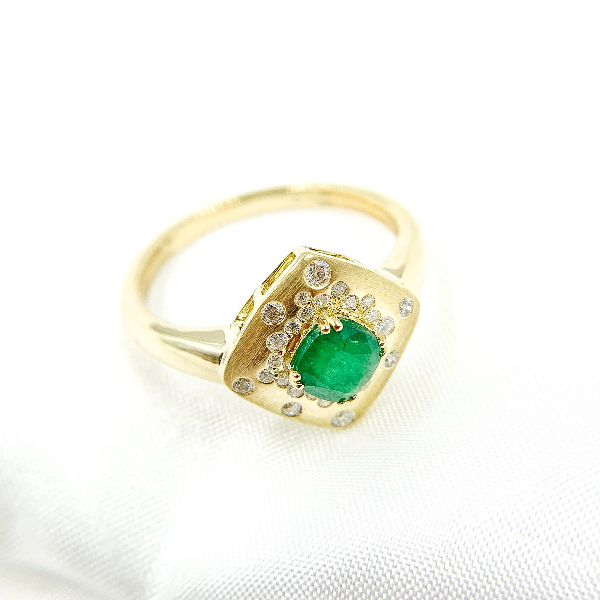 RN417581. 14K Solid Gold Diamond and Gemstone Ring - Image 4