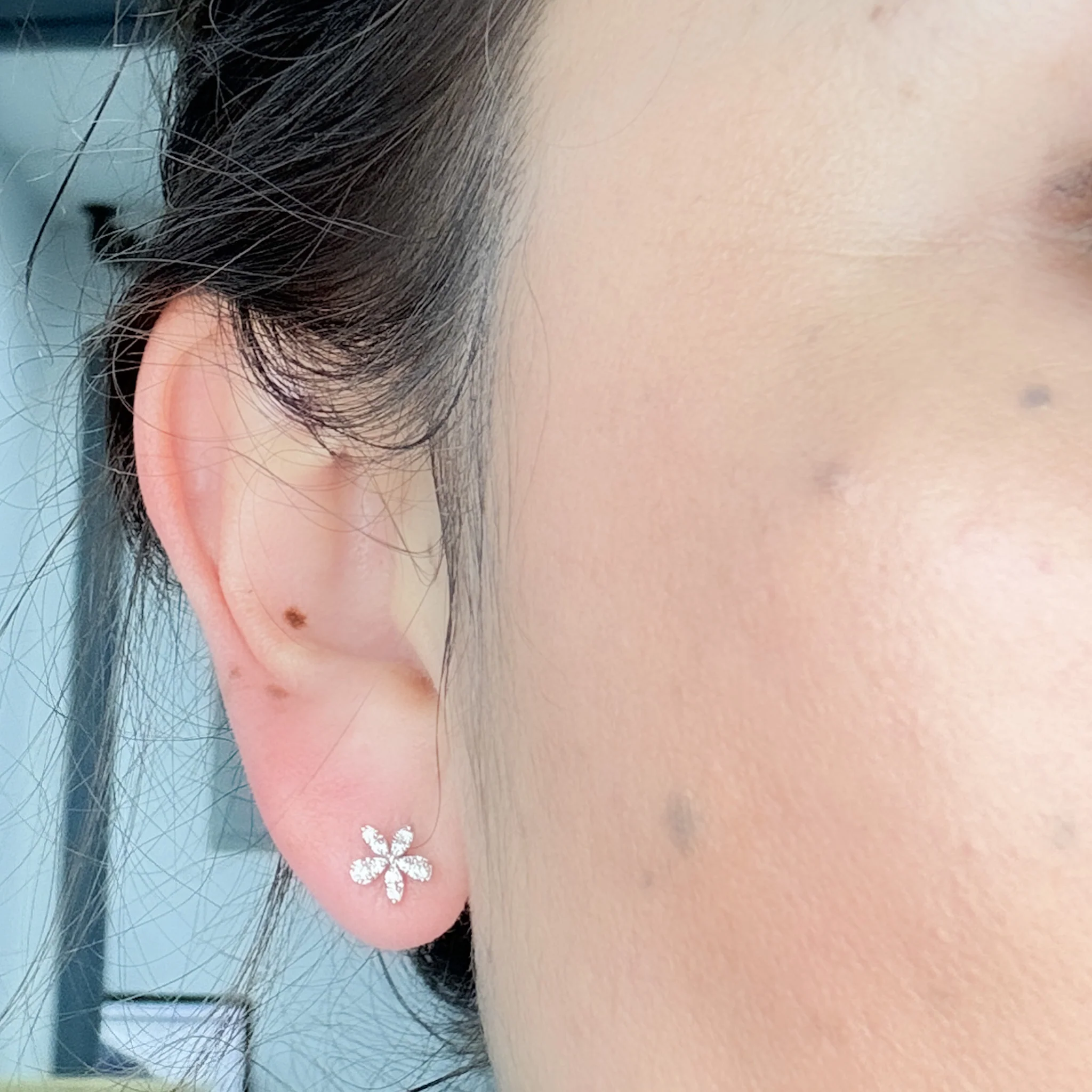 ER413387. 14K Solid Gold Diamond Flower Studs - Image 3