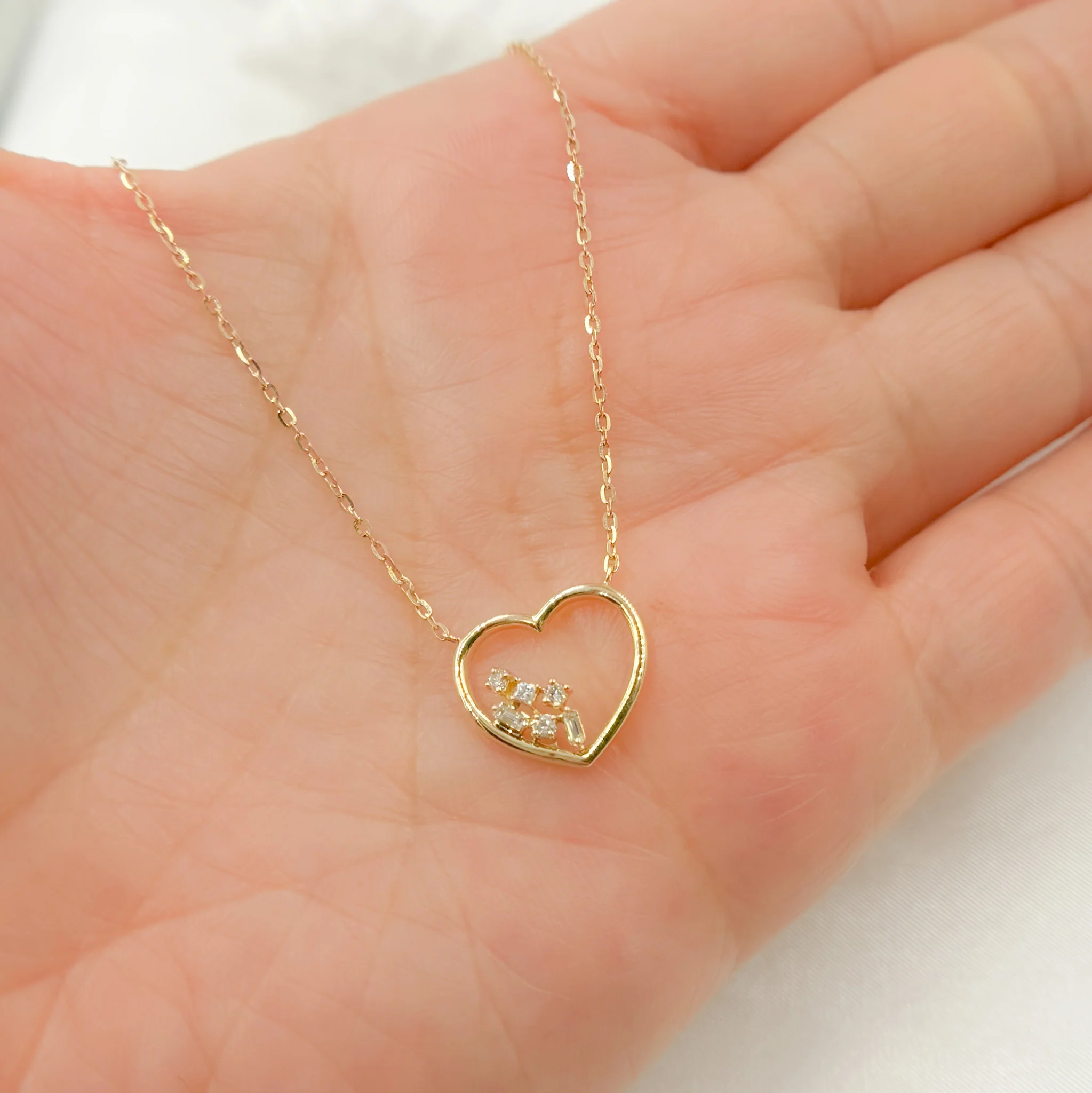 NT401188. 14k Solid Gold Diamond Heart Necklace