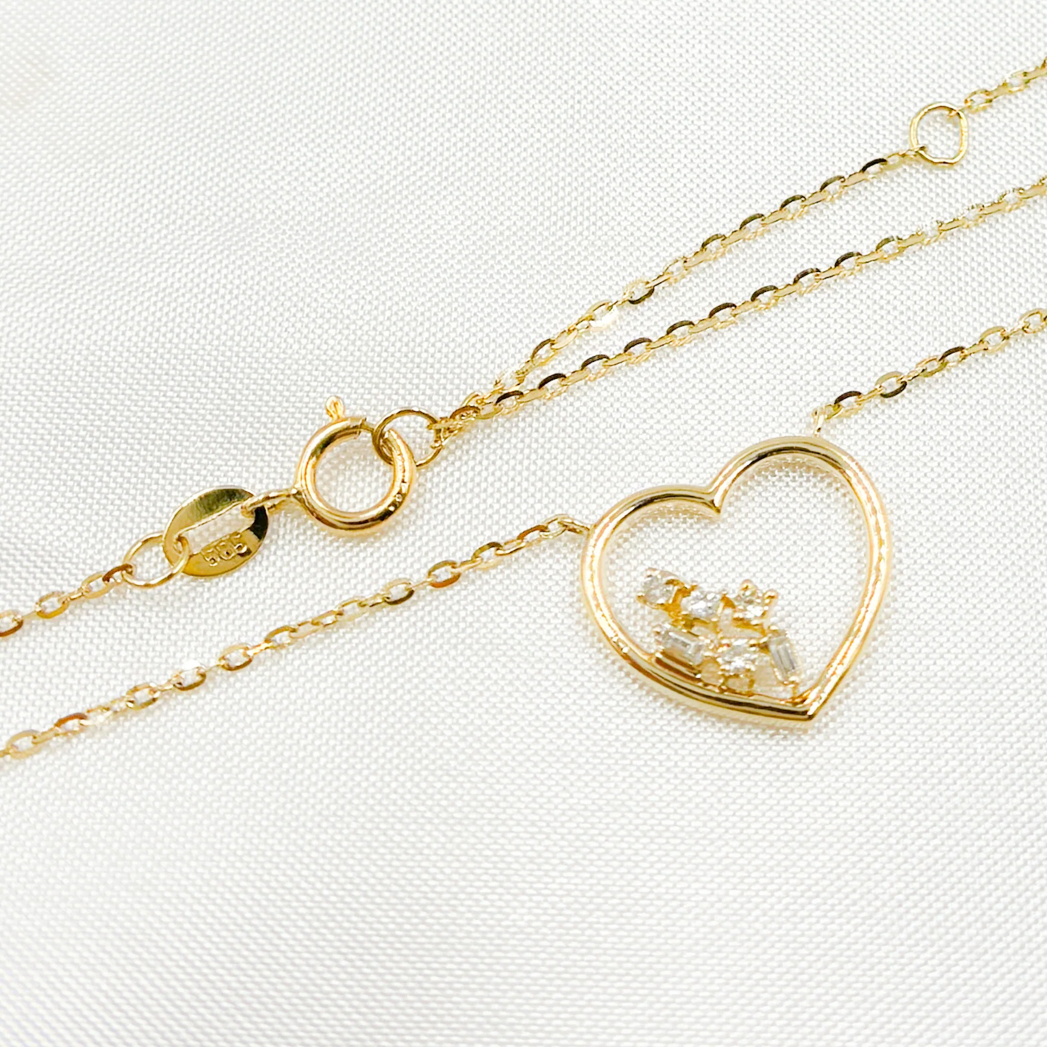 NT401188. 14k Solid Gold Diamond Heart Necklace - Image 3