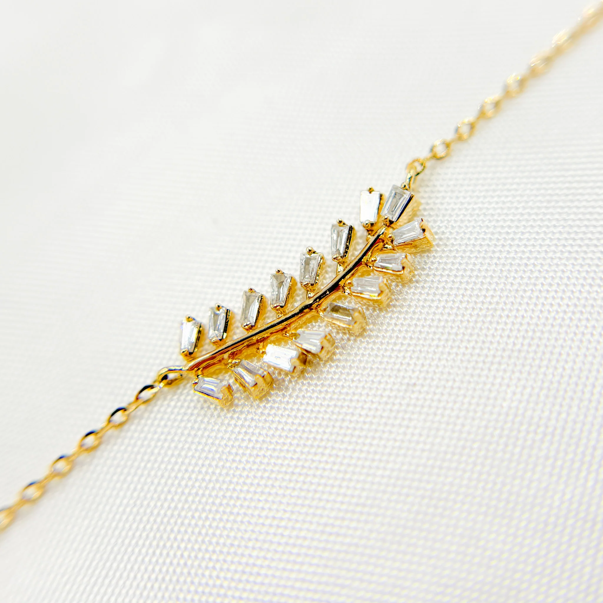 NT401709. 14K Solid Gold Diamond Leaf Shape Necklace - Image 3