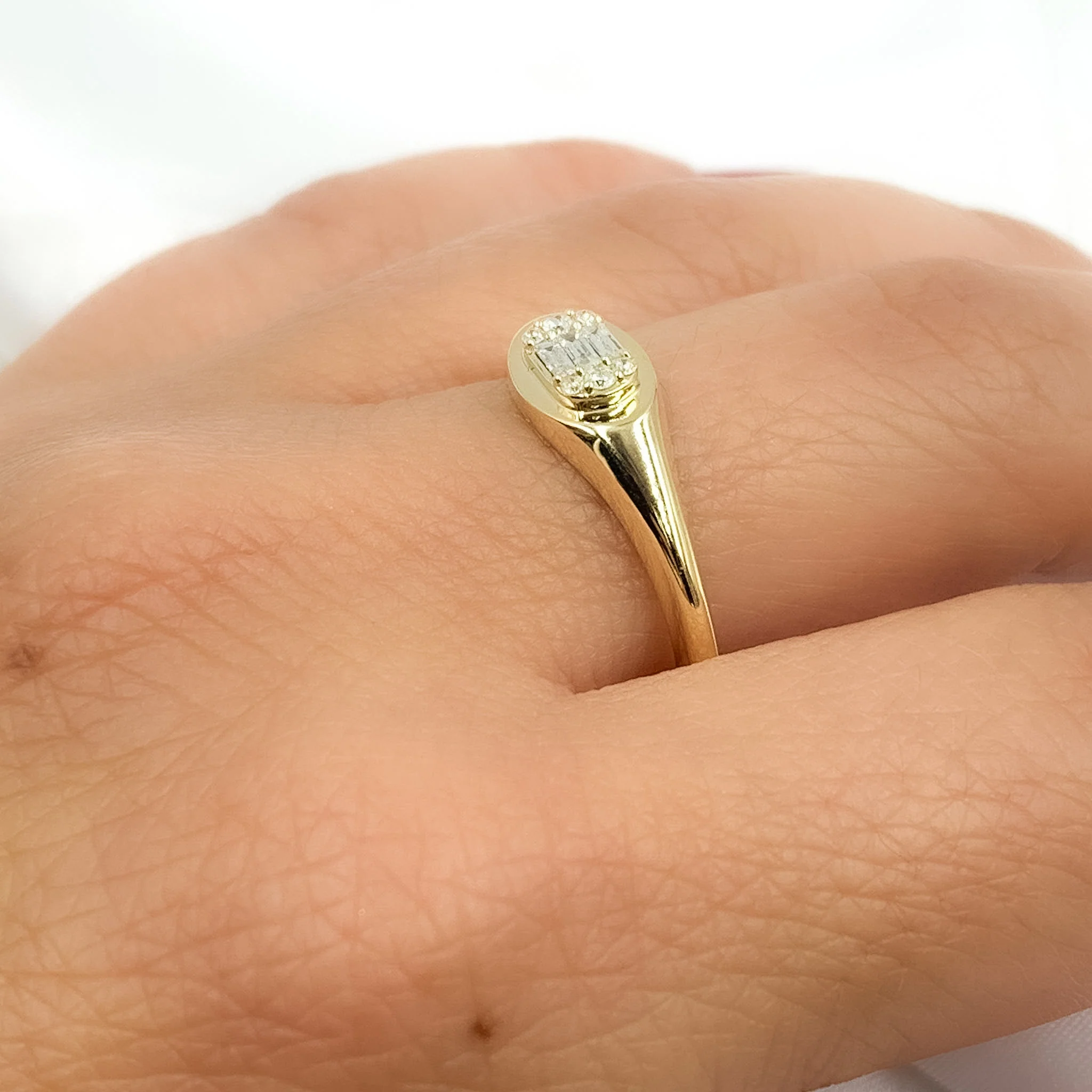 14K Solid Gold Diamond Ring. RN414311 - Image 3