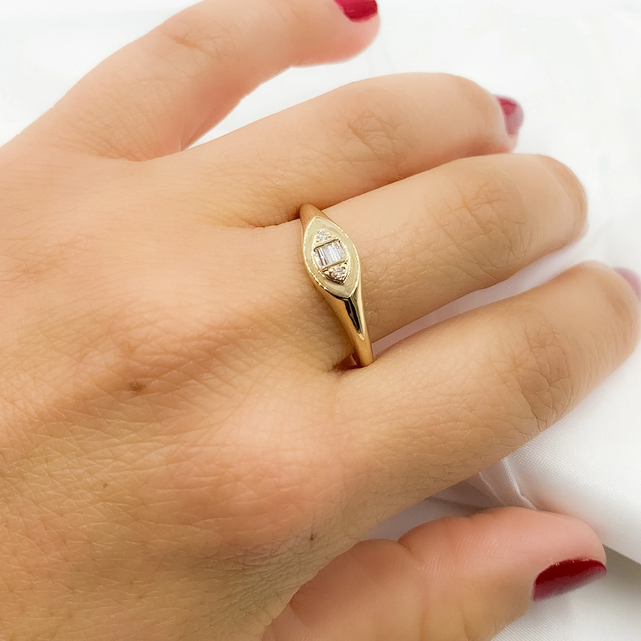 14K Solid Gold & Diamond Ring. RN414316 - Image 2
