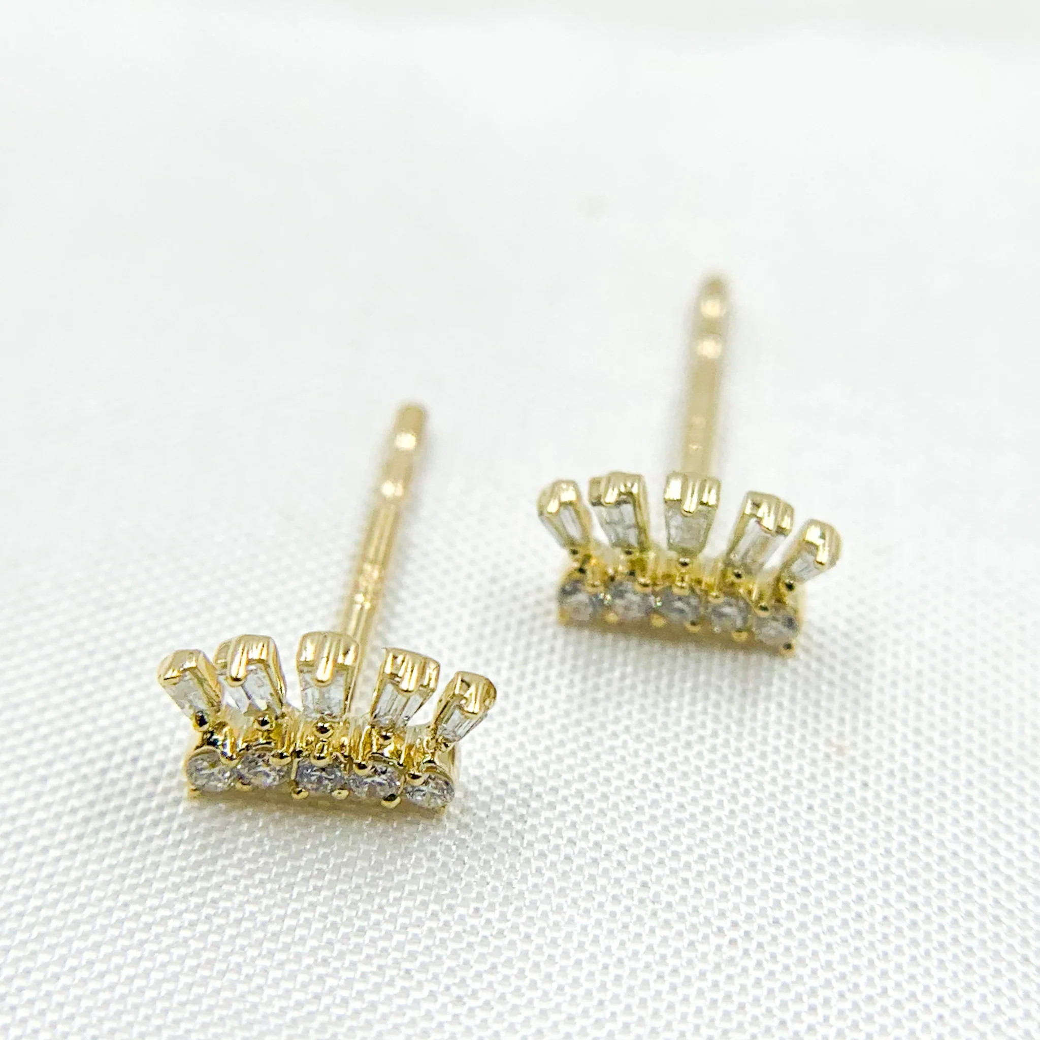 EFD54271. 14k Solid Gold Diamond Stud Earrings - Image 6