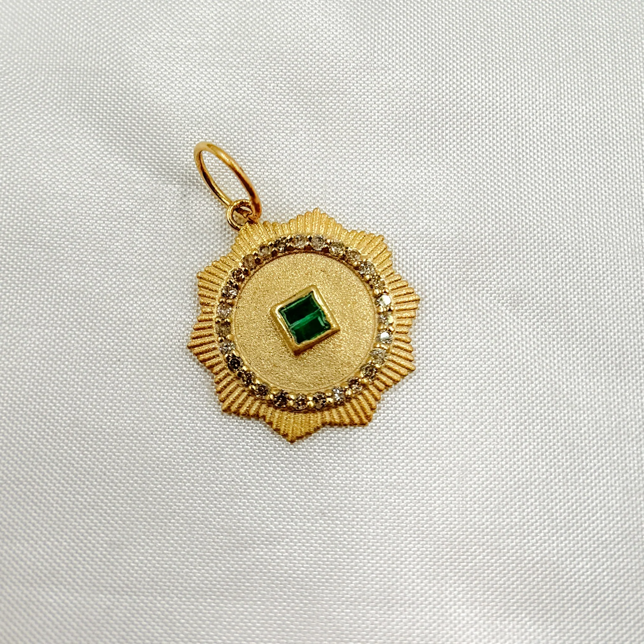14K Solid Gold Emerald and Diamond Circle Charm. GDP657 - Image 3