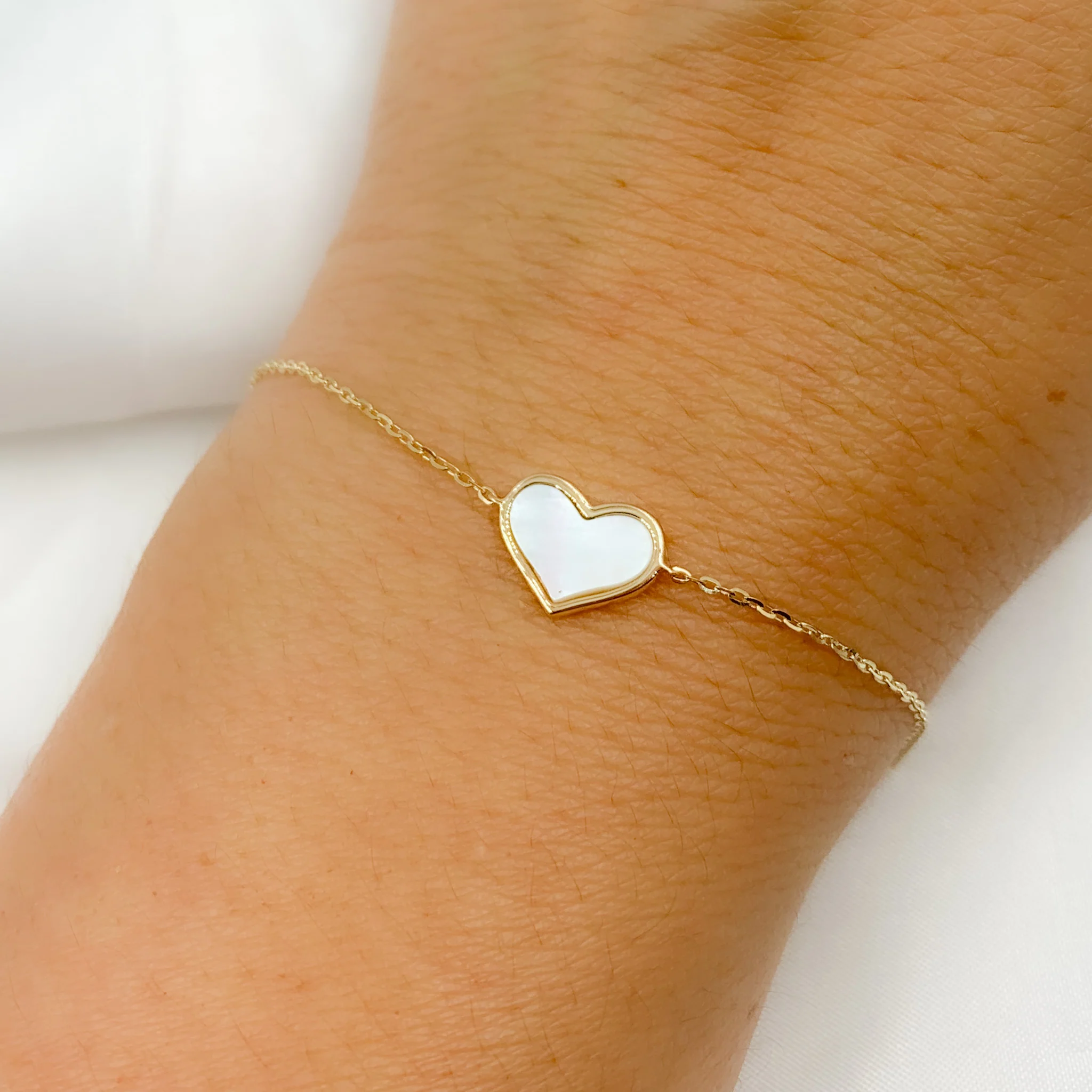 BR404076. 14K Solid Gold Mother of Pearl Heart Bracelet