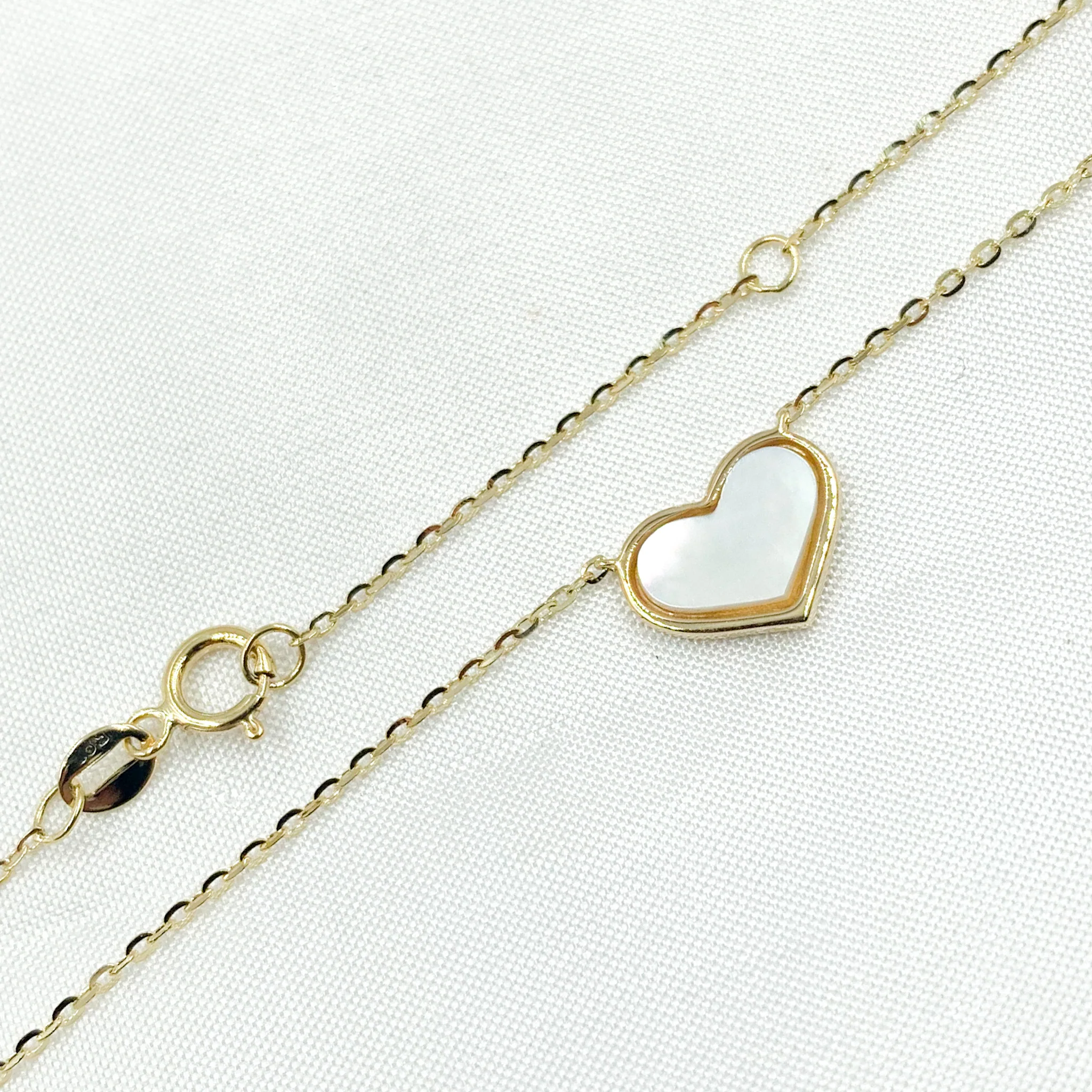 NT405812. 14K Solid Gold Mother of Pearl Heart Necklace