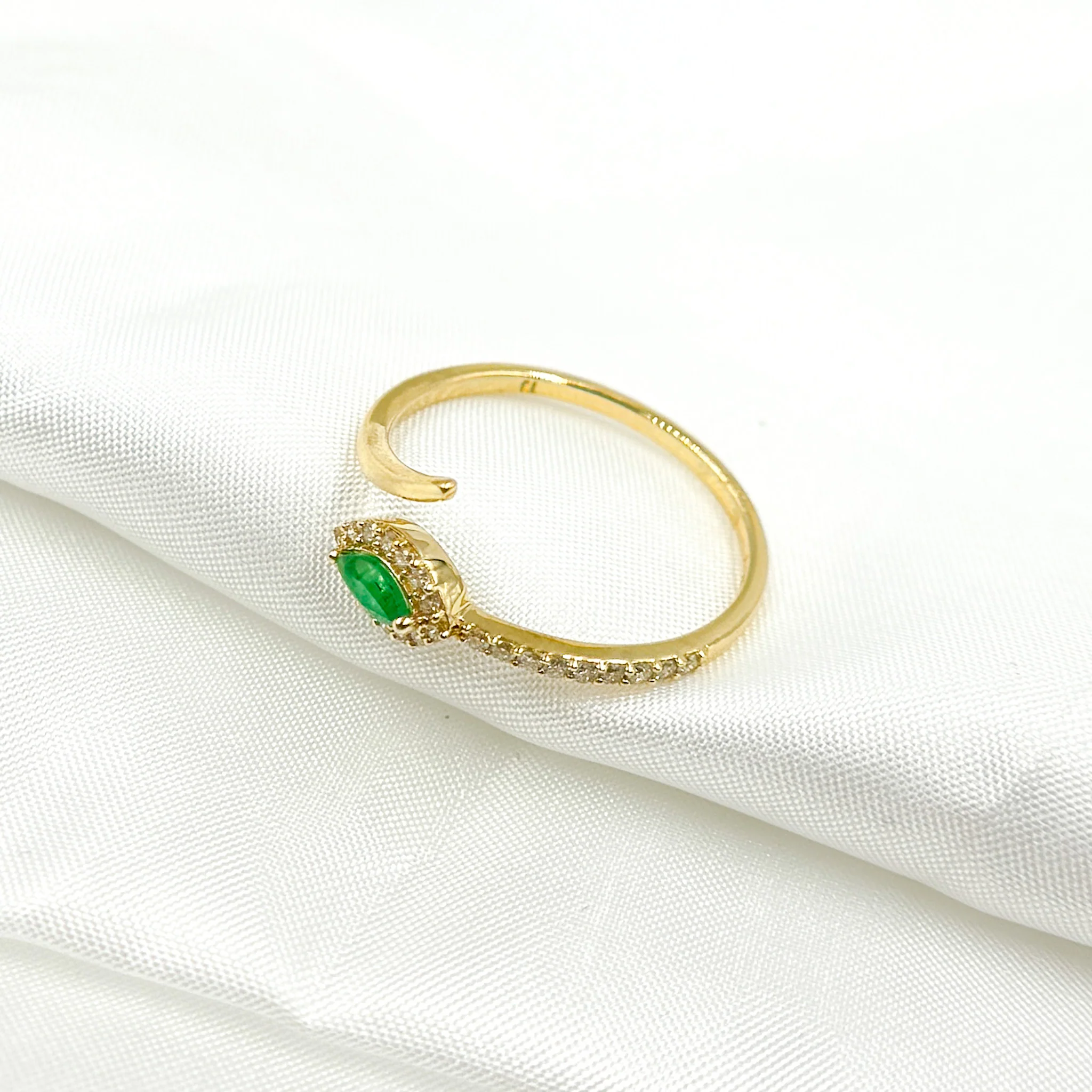 CR96479EM5X2.5. 14K Solid Yellow Gold Diamond and Emerald Ring - Image 4