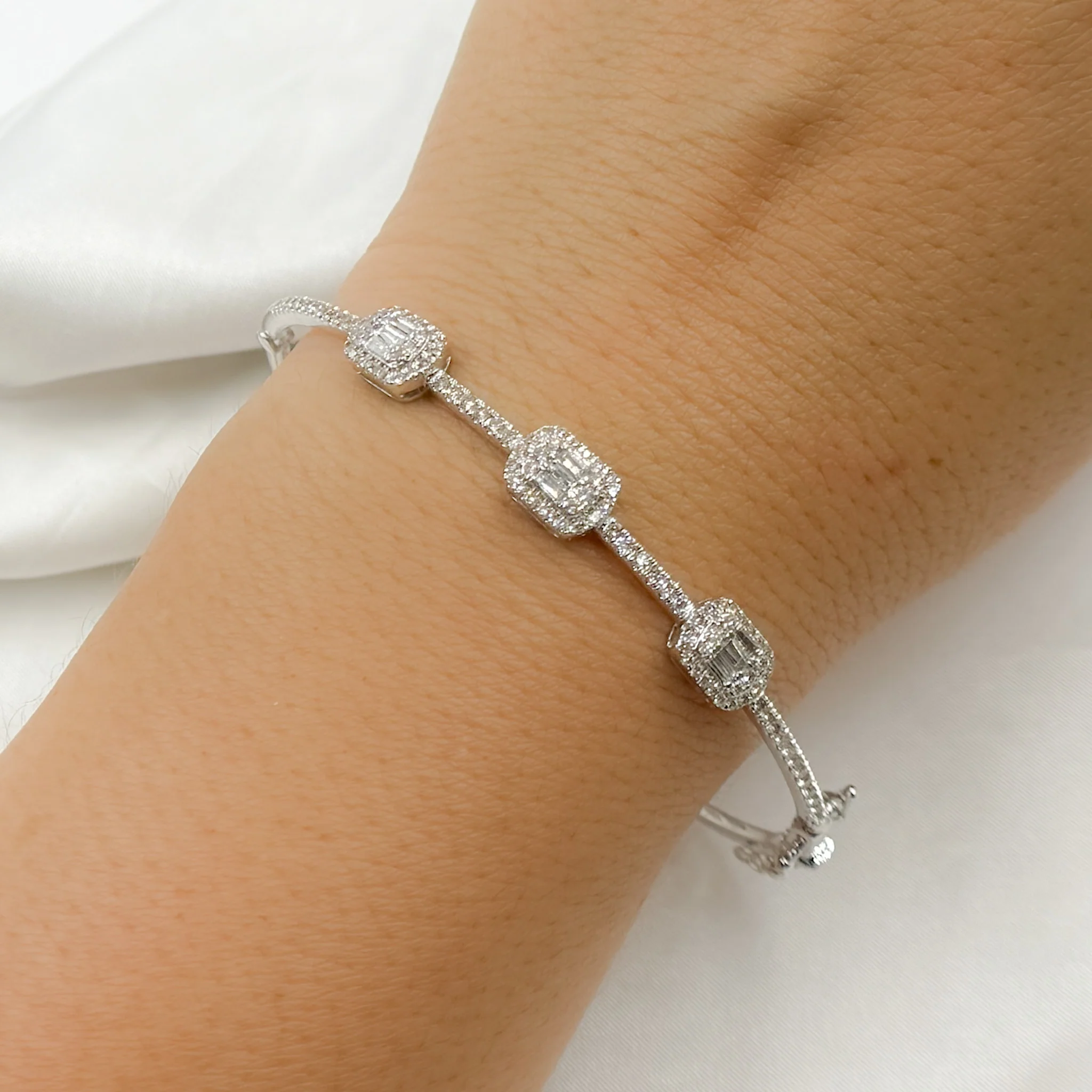 BNL68161. 14K White Solid Gold Diamond Bracelet - Image 2