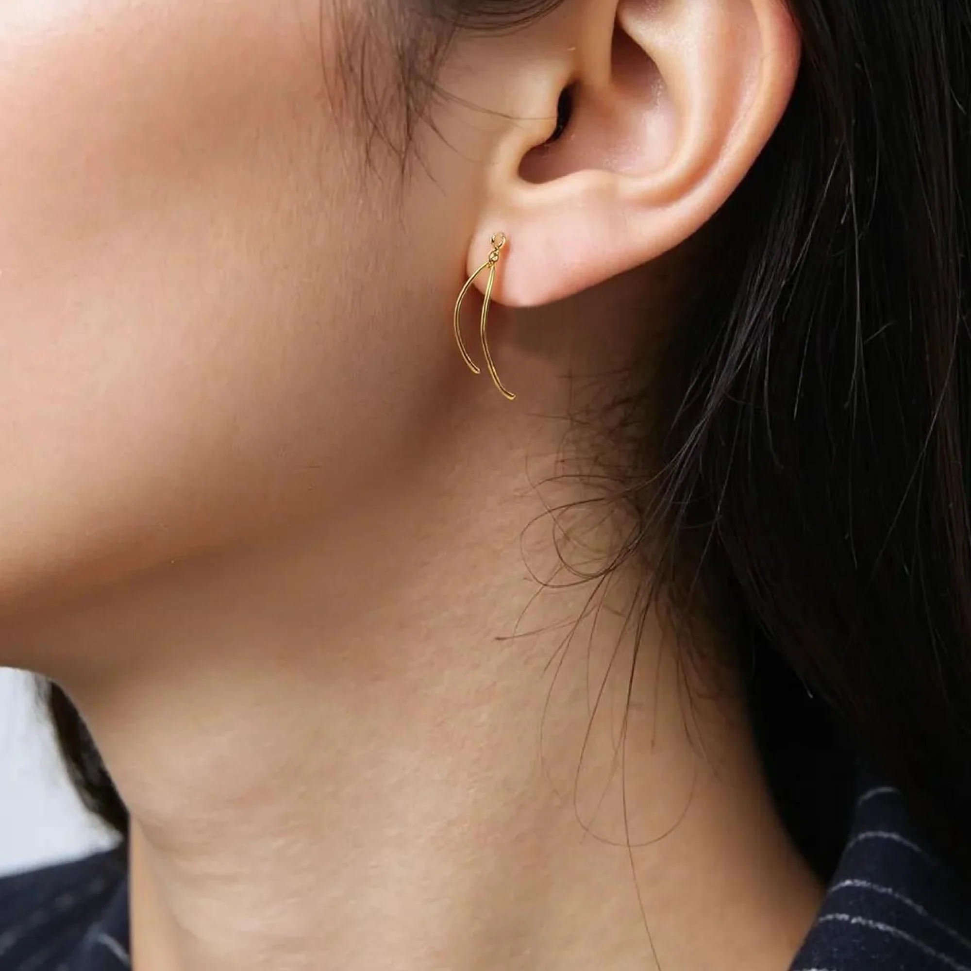15850018486. 14K Solid Gold Smooth and Textured Tube Hollow Dangle Leverback Earrings