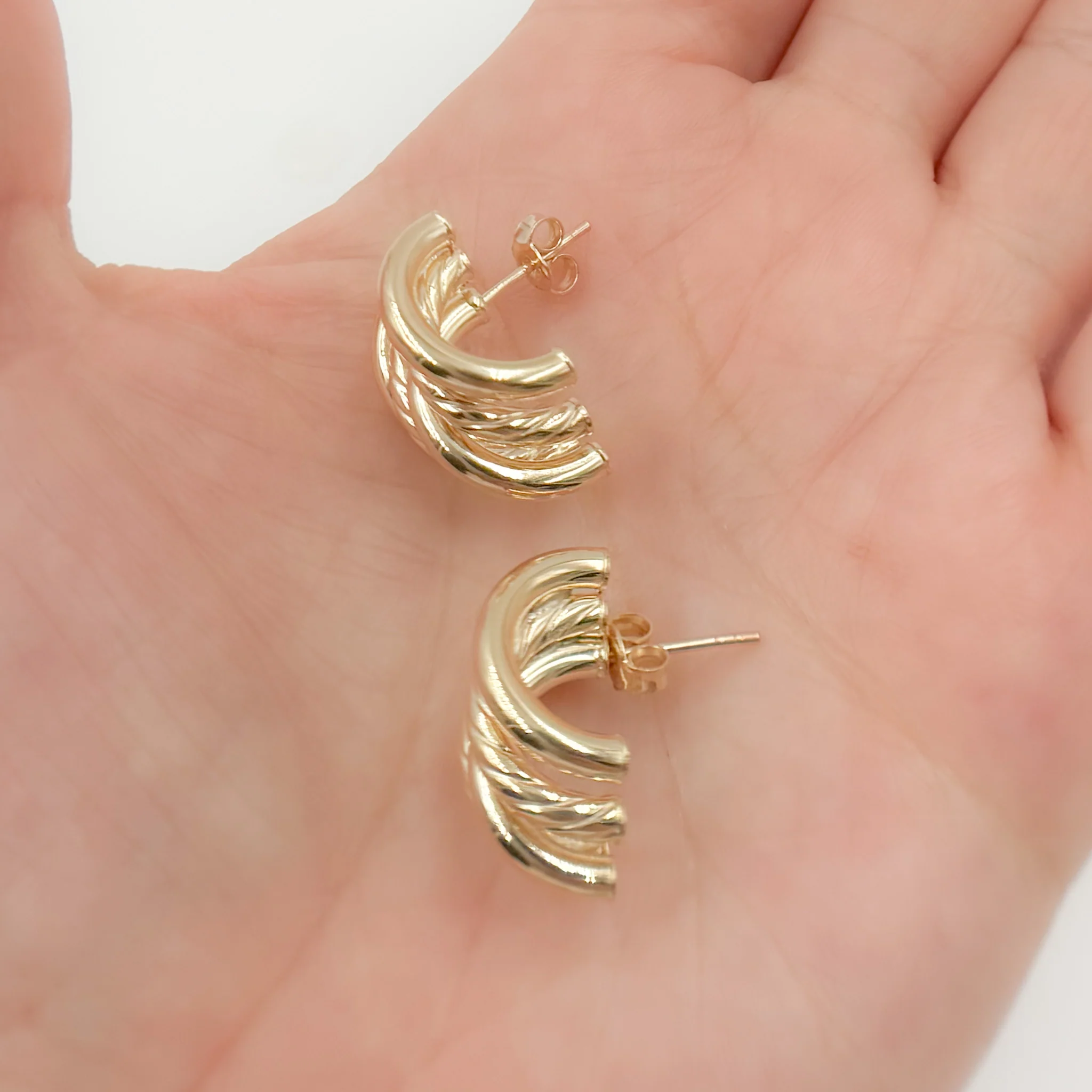 15850018845. 14K Solid Gold Smooth and Textured Ribbed Hollow Stud Earrings - Image 2