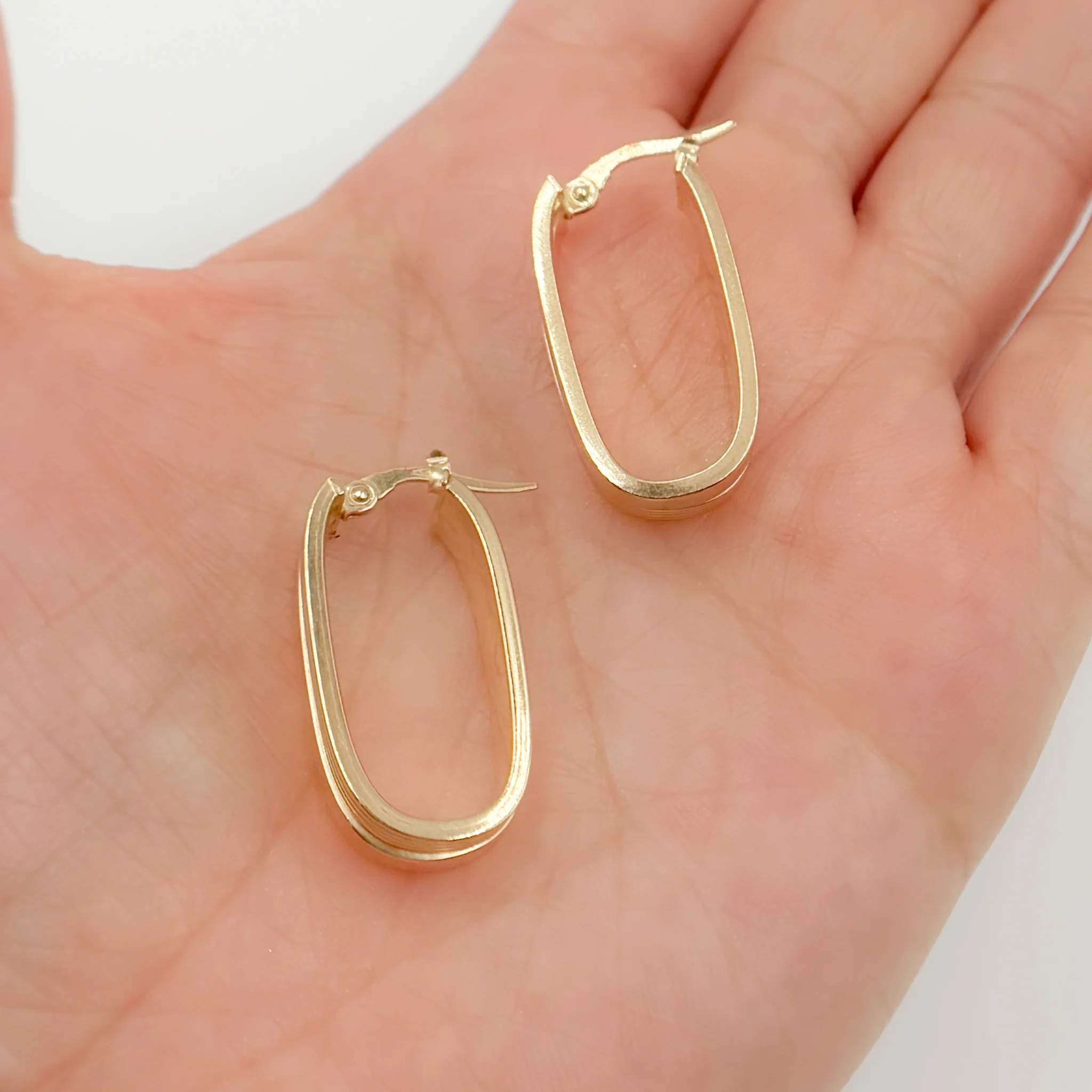 15850022147. 14K Solid Gold Smooth and Ribbed Rectangular Hollow Hoop Earrings - Image 4