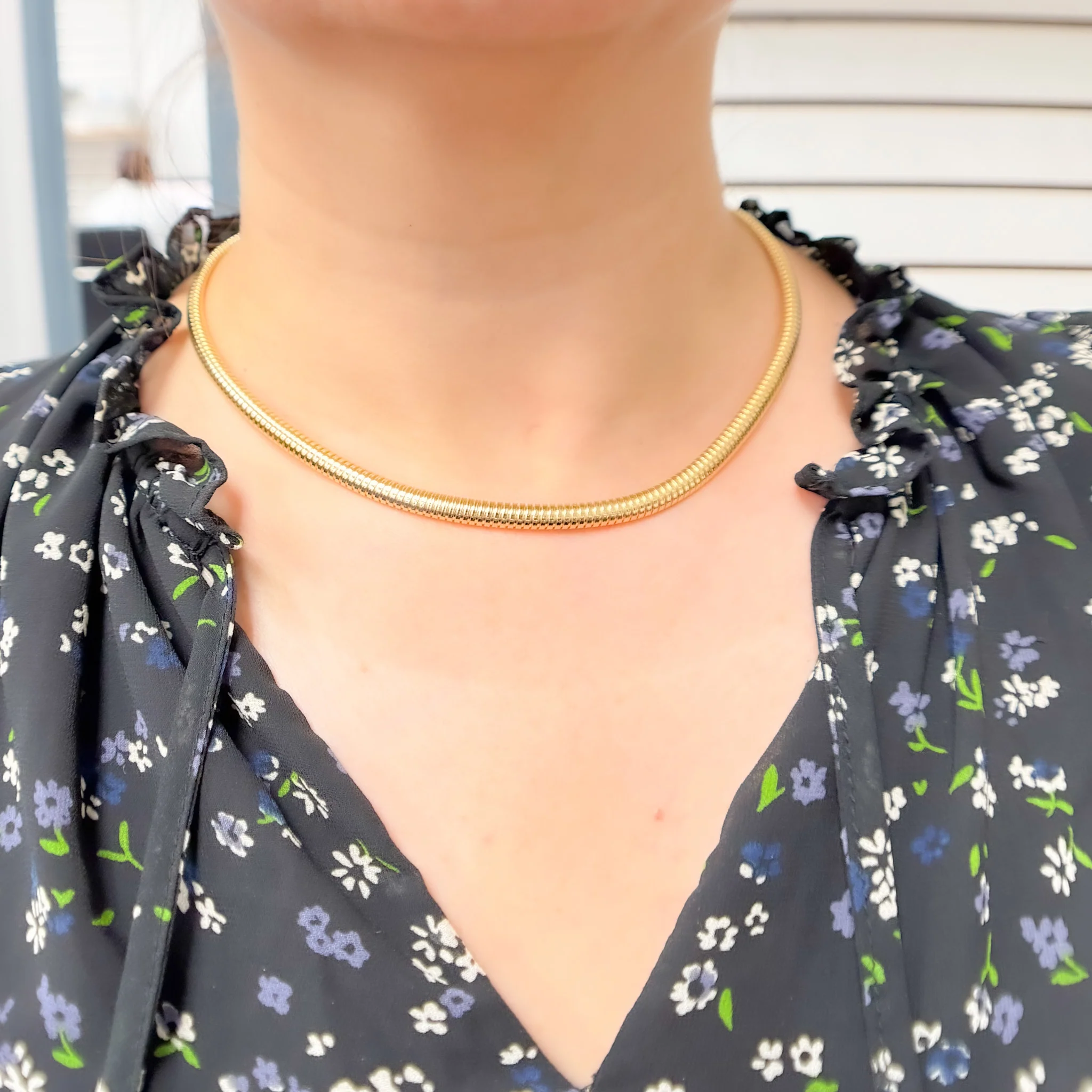 268/680. 14K Solid Gold Snake Necklace