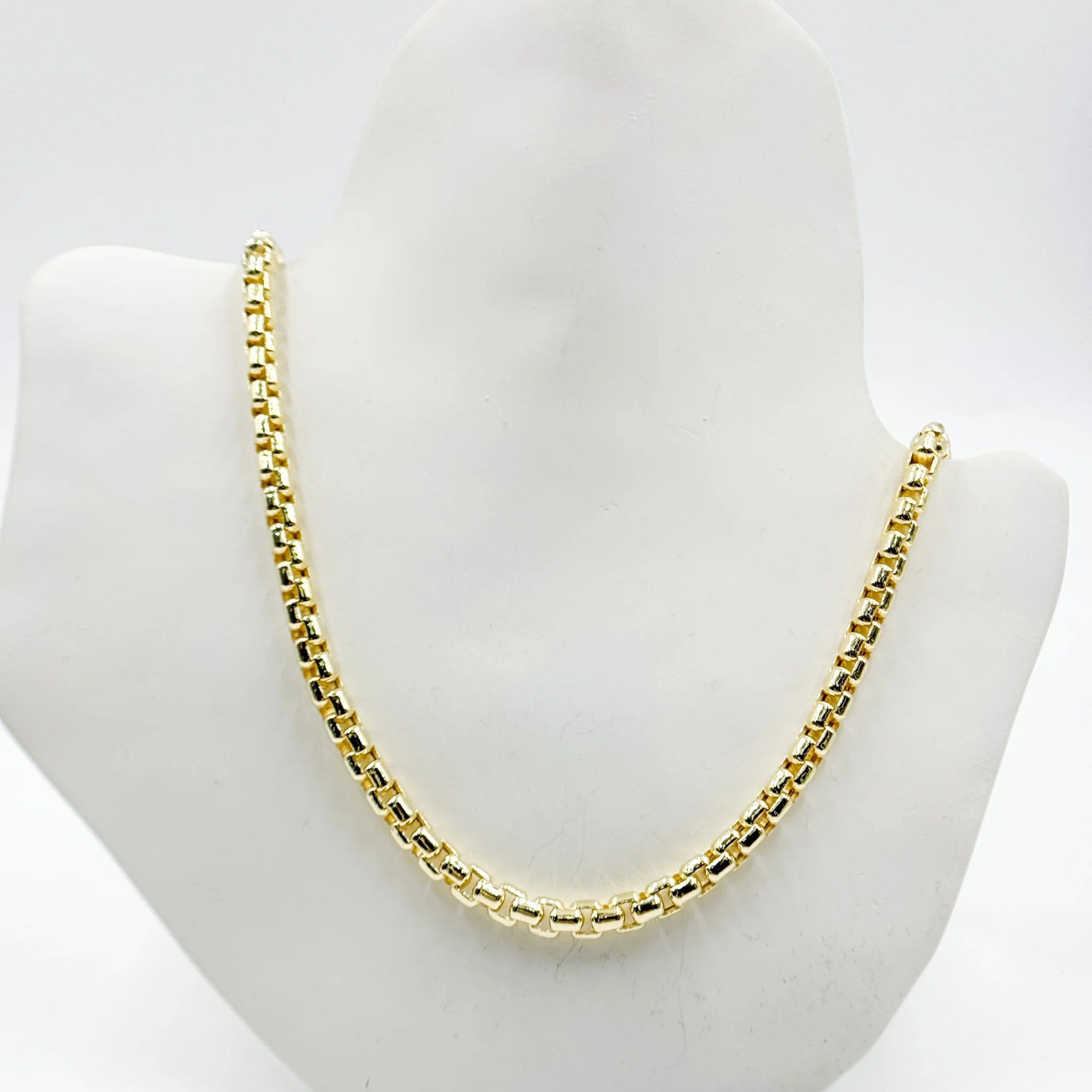 270HVI0934000. 14k Solid Yellow Gold Venezian Hollow Box Link Chain - Image 4