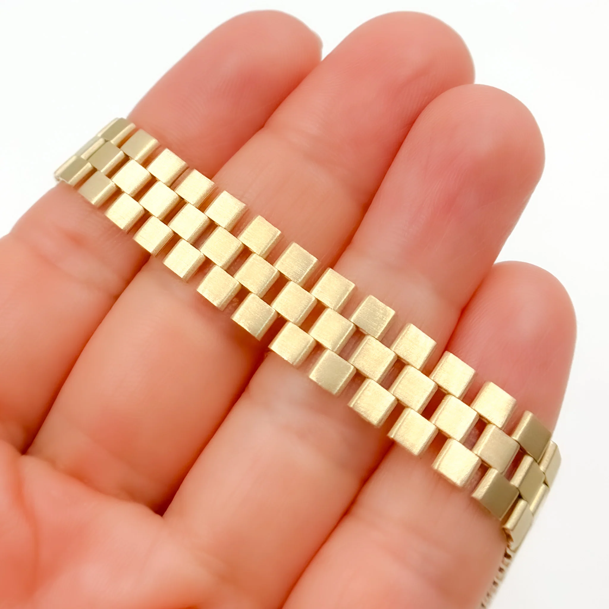 283/152. 14K Solid Gold Pattern Necklace - Image 4