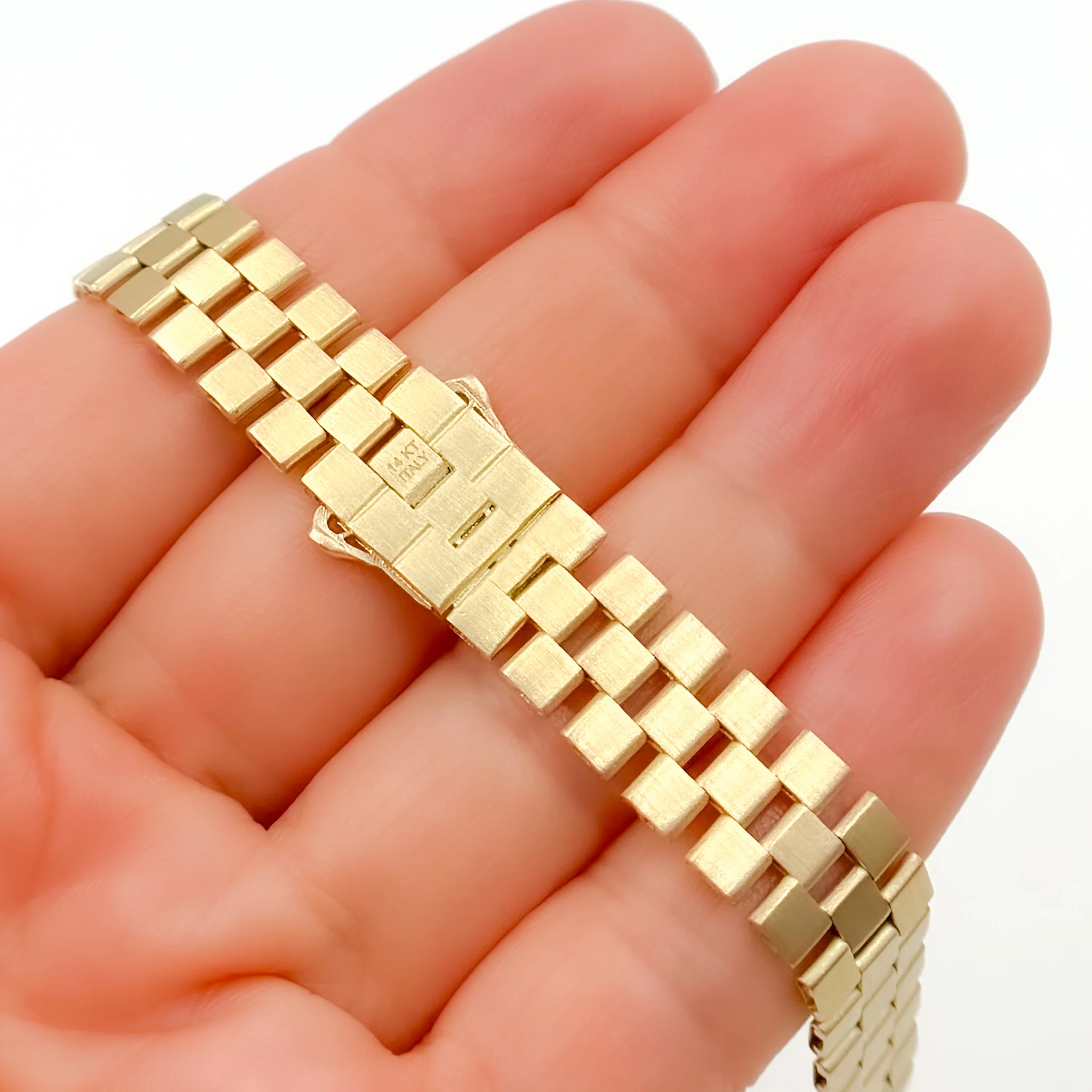 283/152B. 14K Solid Gold Pattern Bracelet - Image 2