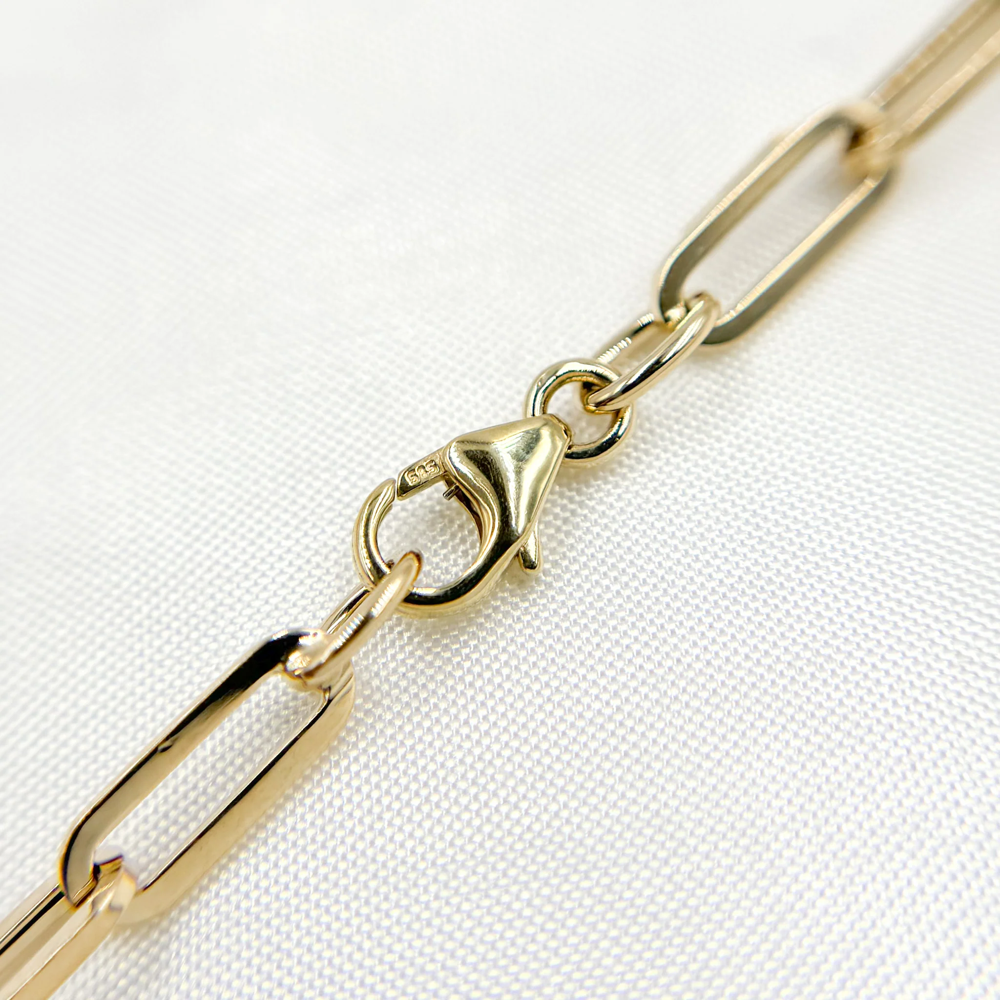 568/697/GBracelet. 14K Yellow Gold Hollow Flat Paperclip Bracelet - Image 2