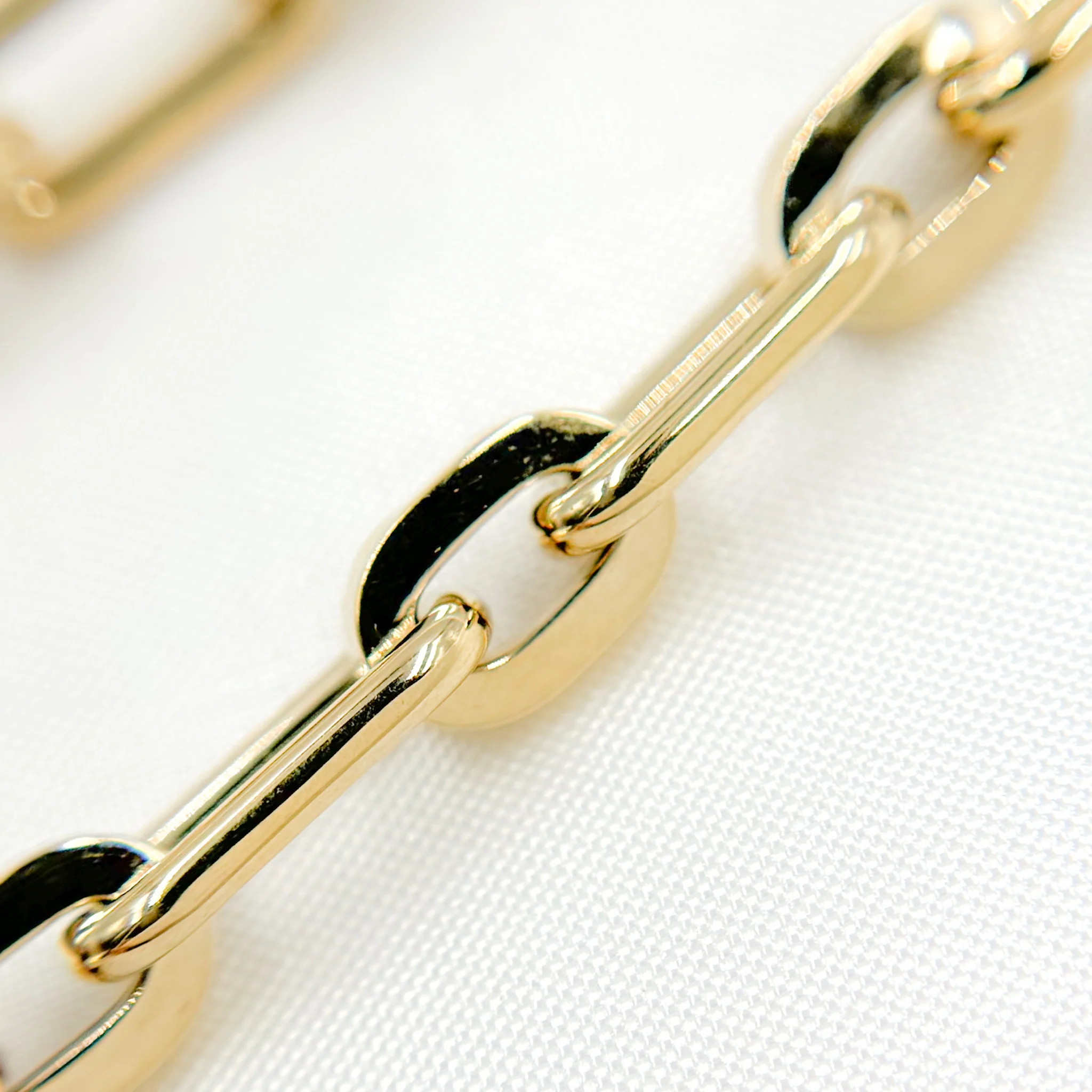 568/870/G Bracelet. 14K Yellow Gold Hollow Smooth and Flat Paperclip Bracelet - Image 3