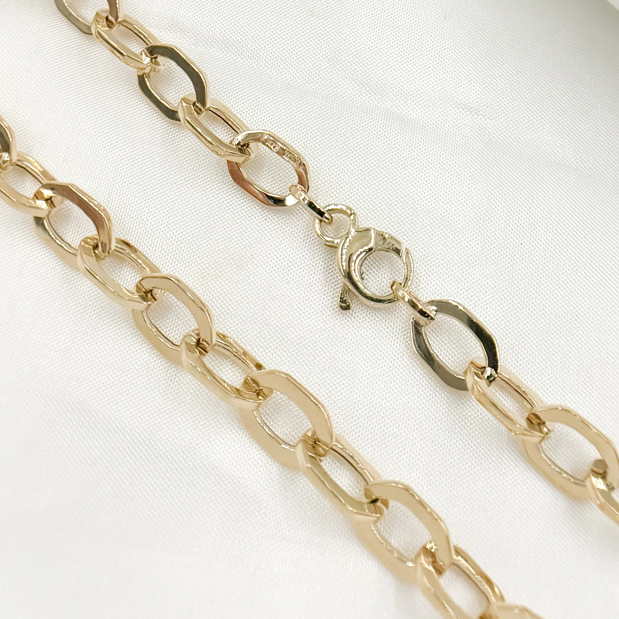 568/A065/G. 14K Solid Hollow Gold Flat Oval Link Chain