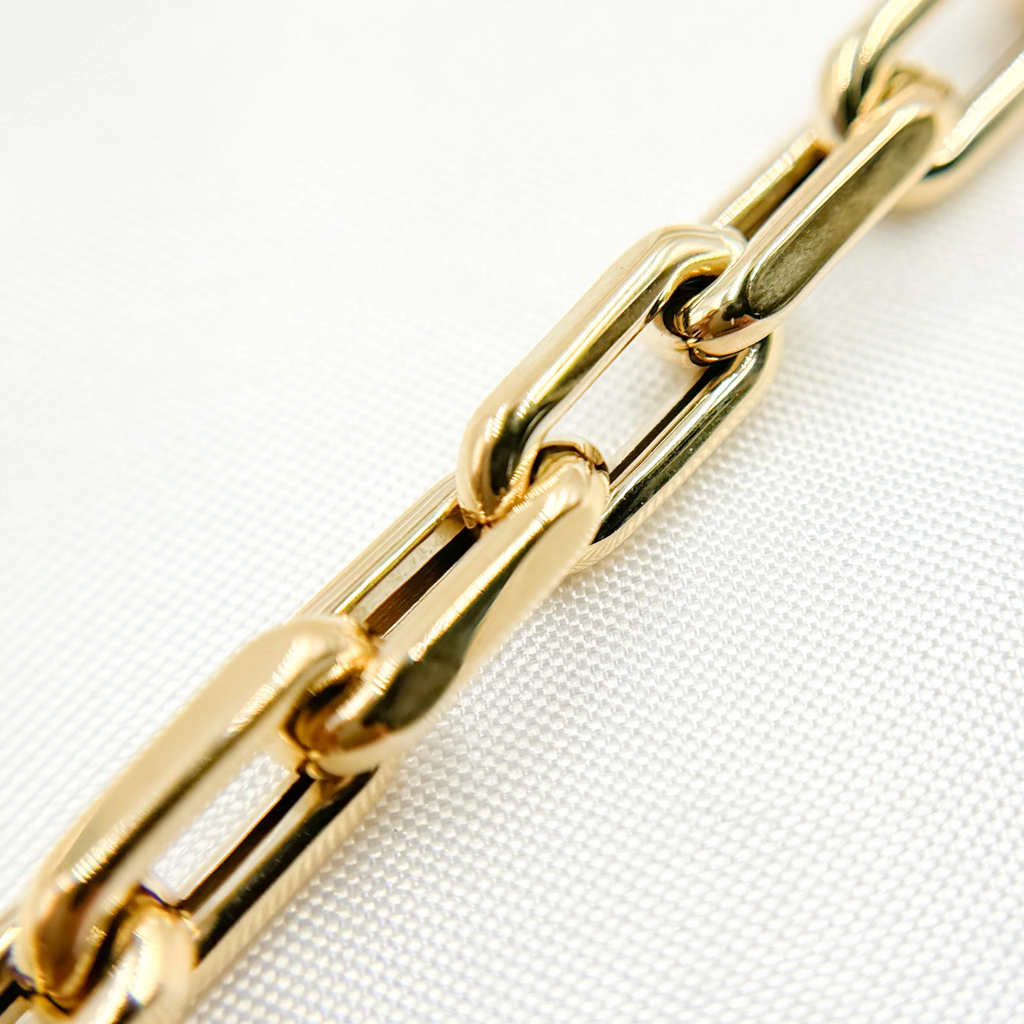 568/A073/G. 14K Solid Hollow Gold Smooth Paperclip Chain - Image 2