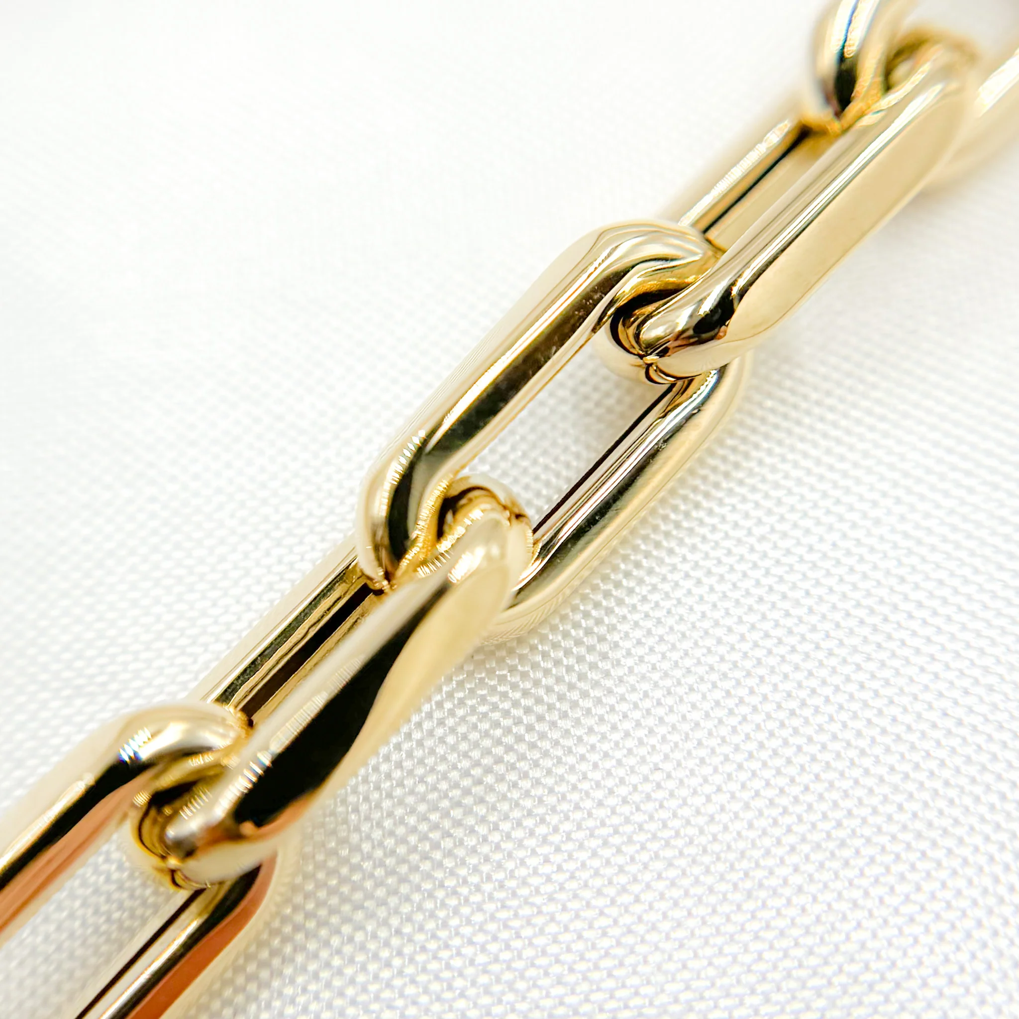 568/A074/GBracelet. 14K Yellow Gold Hollow Smooth and Flat Paperclip Bracelet - Image 3