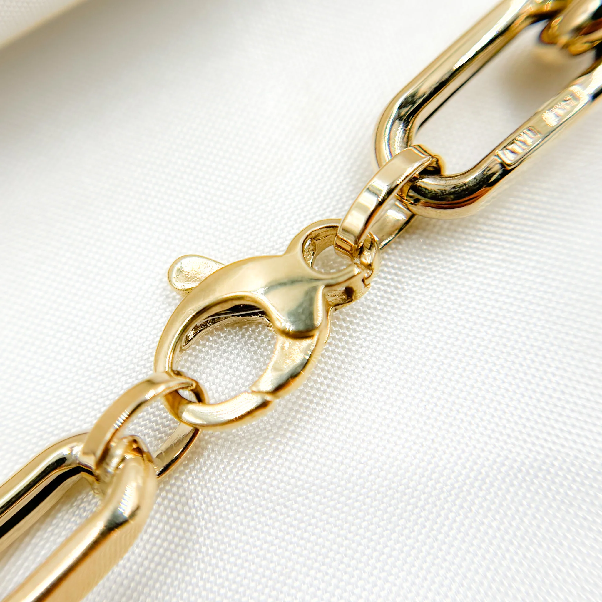 568/A075/G Bracelet. 14K Yellow Gold Hollow Smooth and Flat Paperclip Bracelet - Image 2