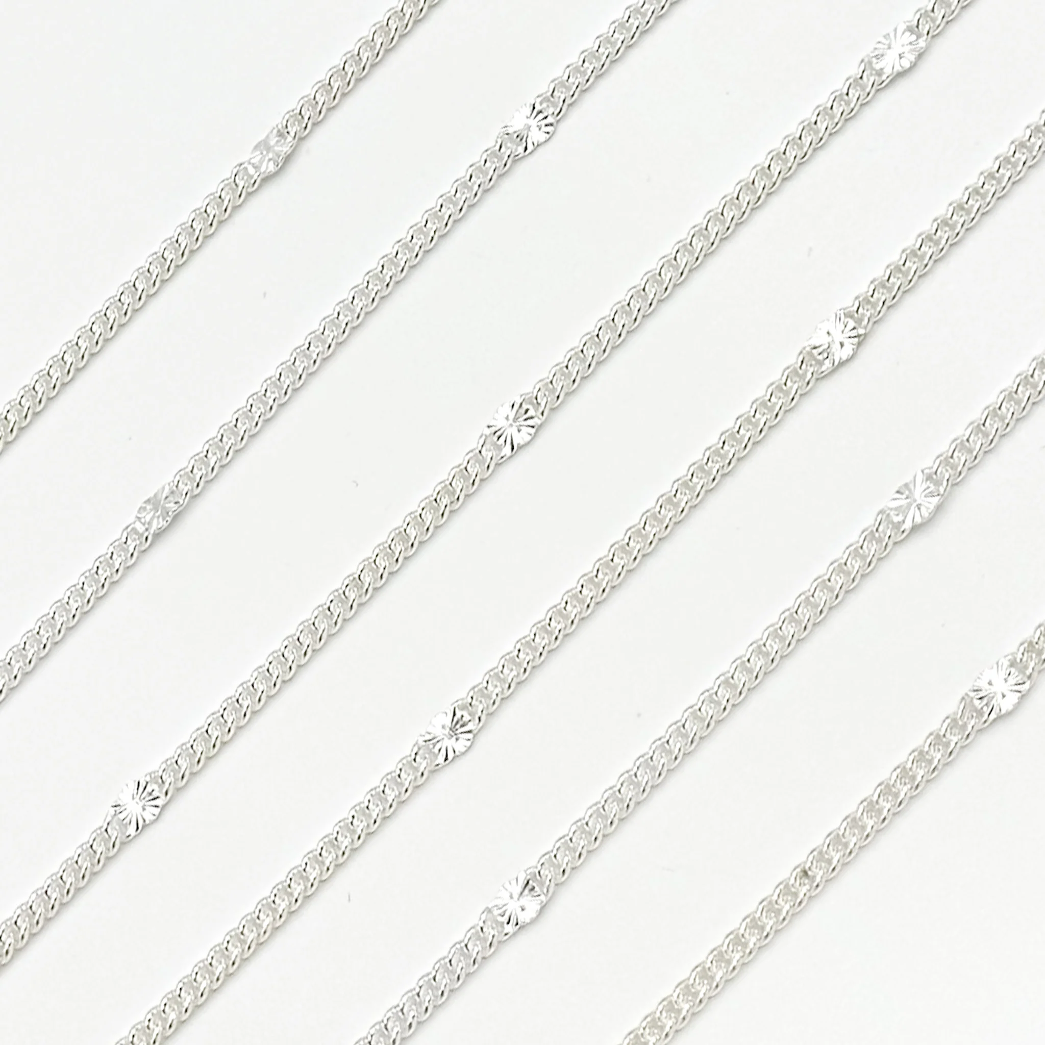 67S1. Sterling Silver Curb and Diamond Cut Link Chain - Image 2