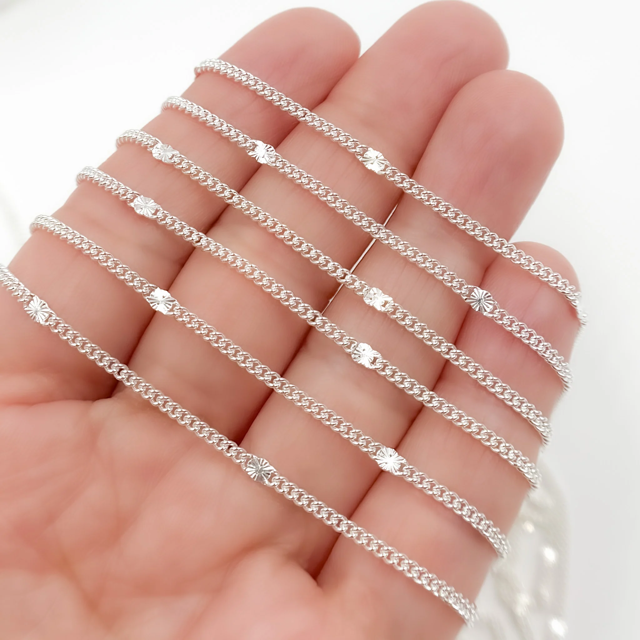 67S1. Sterling Silver Curb and Diamond Cut Link Chain - Image 3