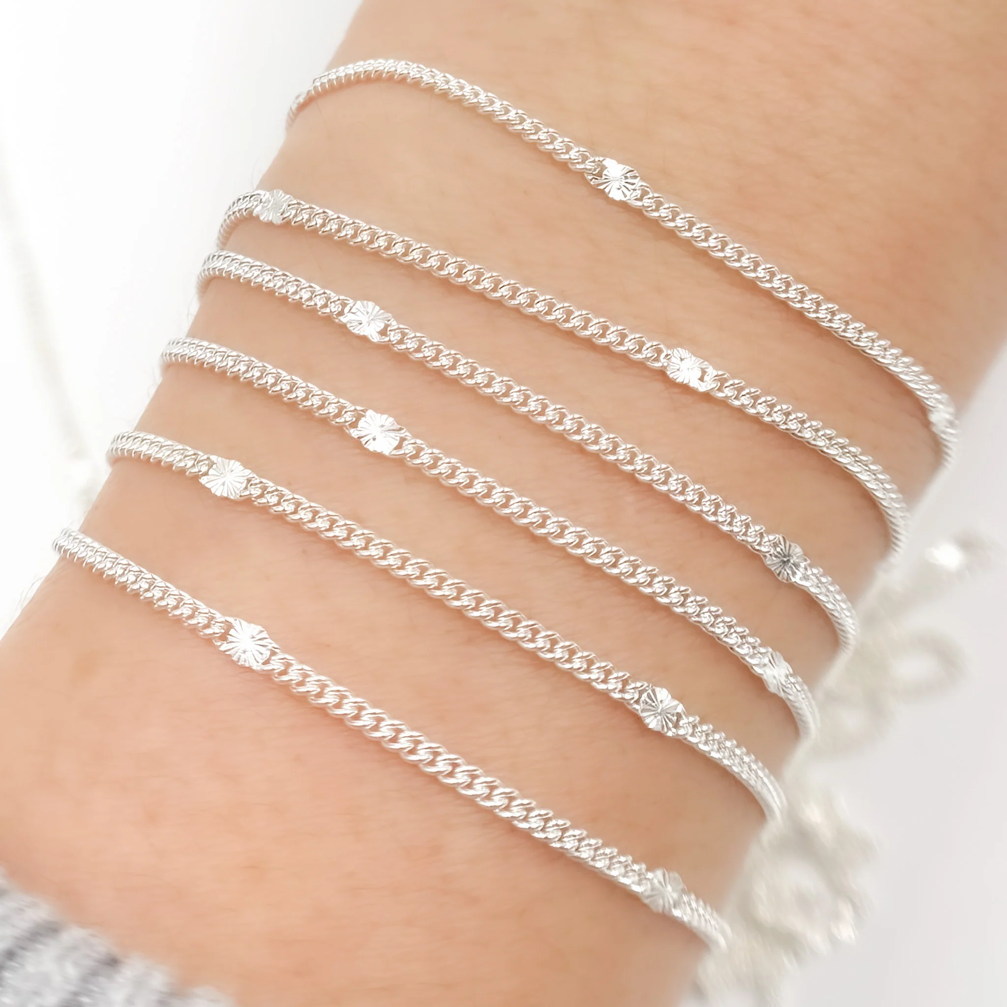 67S1. Sterling Silver Curb and Diamond Cut Link Chain - Image 4