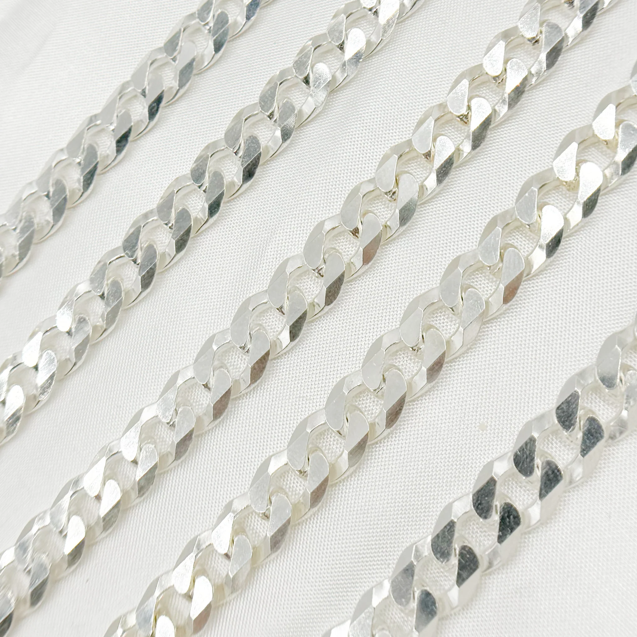 Y98SS. Sterling Silver Flat Curb Chain - Image 3