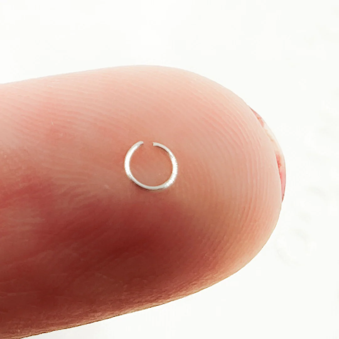 MFT030DE28. 3MM 28Gauge White Sterling Silver Open Jump Ring - Image 4