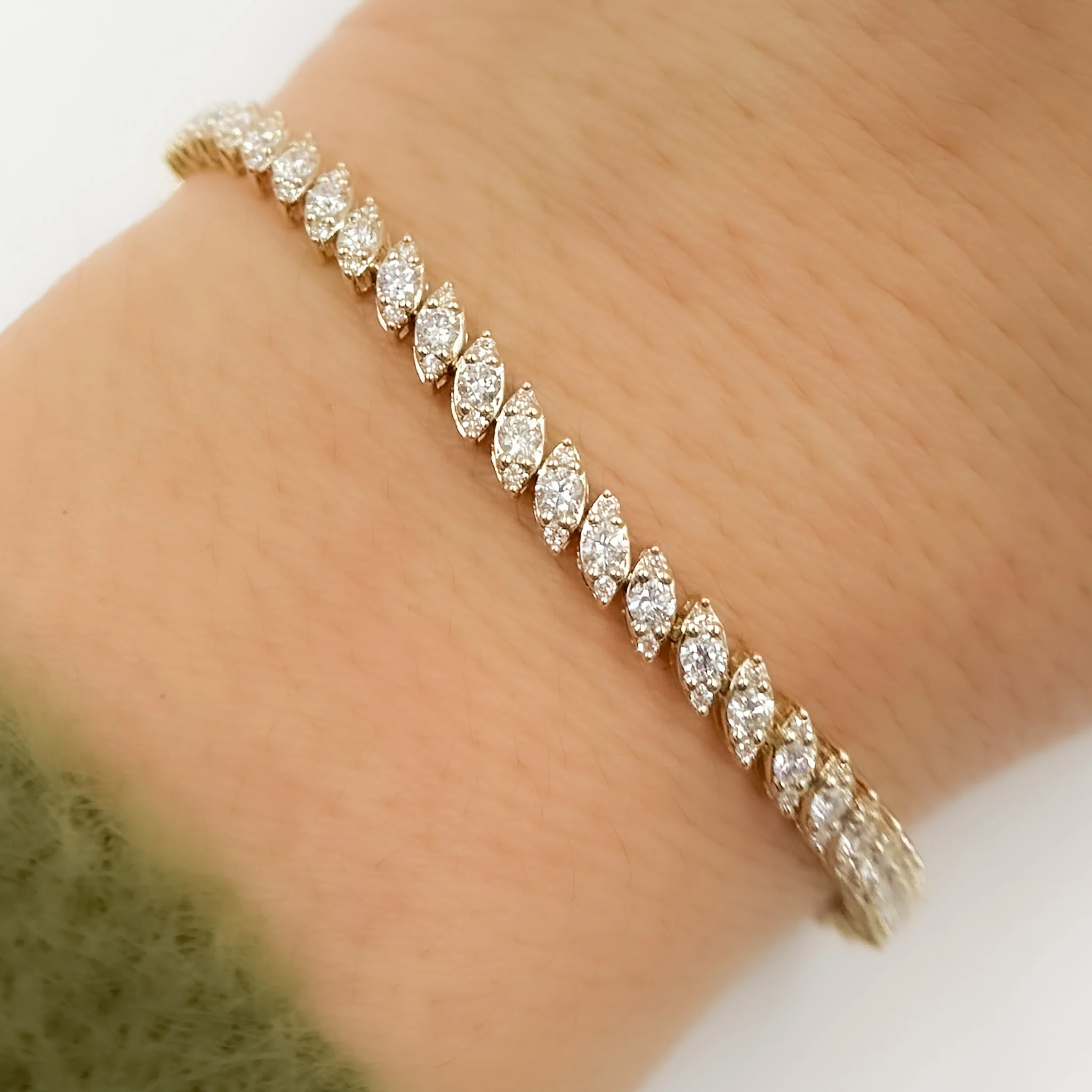BFN60875. 14K Solid Gold Diamond Bangle - Image 4