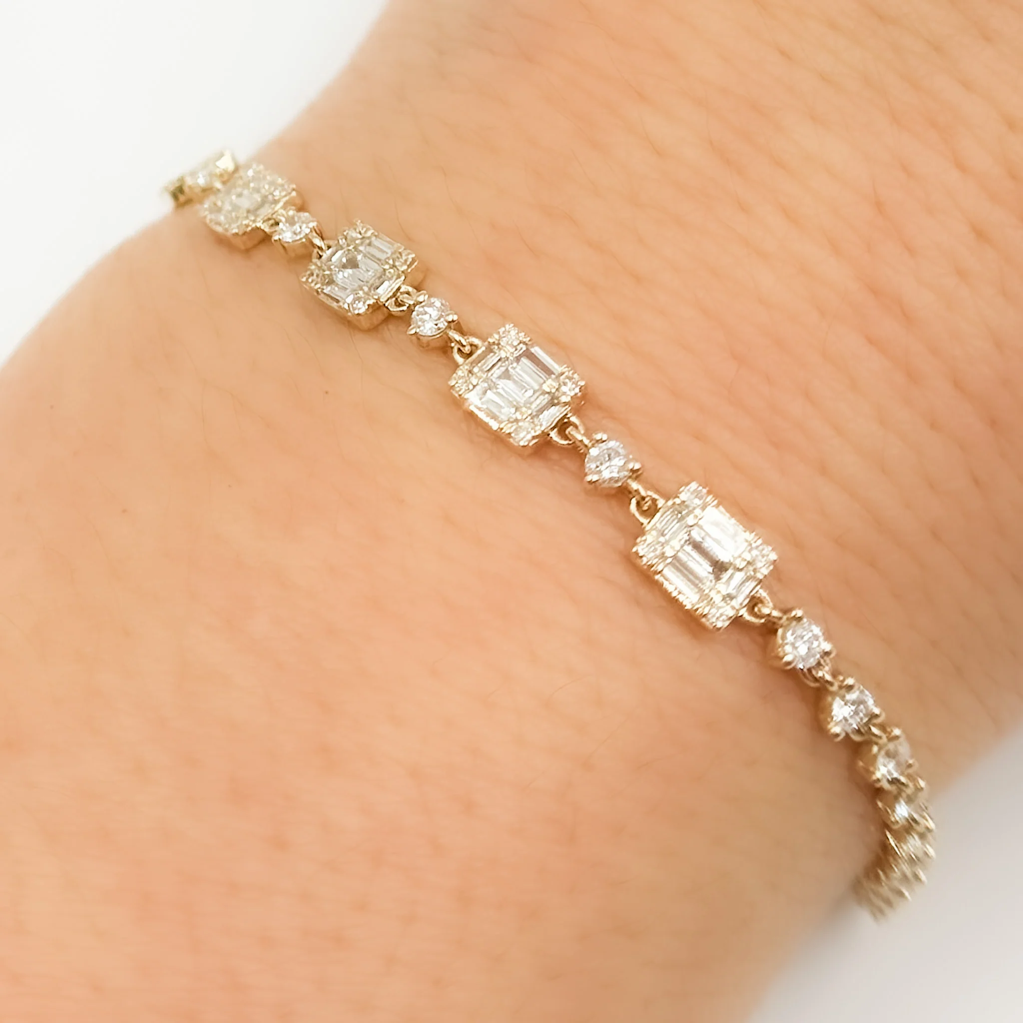 BFN61167. 14K Solid Gold Diamond Bracelet - Image 2