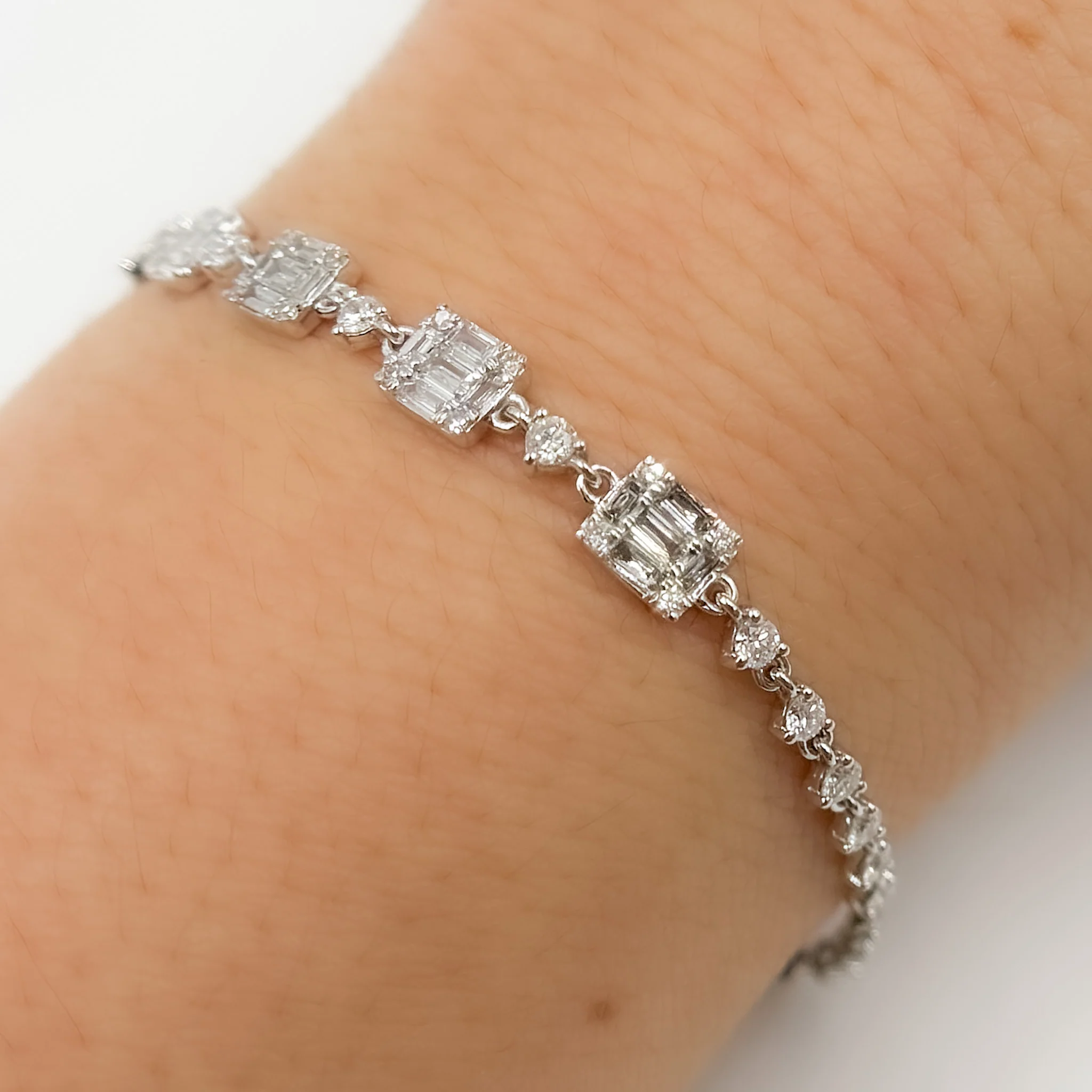 BFN61167. 14K Solid Gold Diamond Bracelet - Image 6