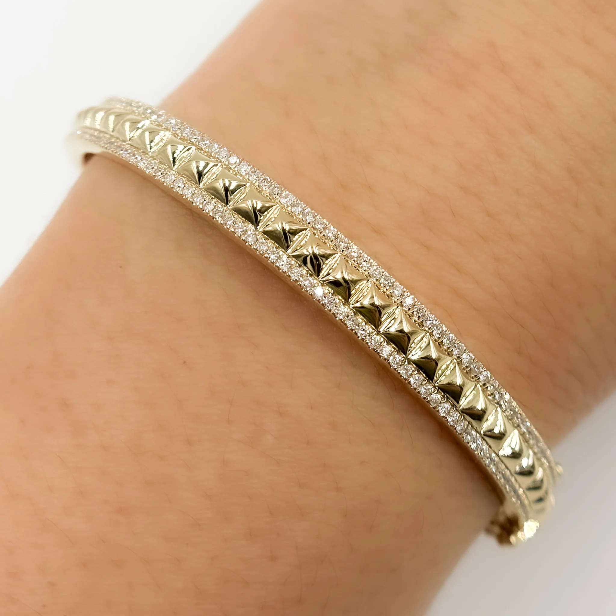 BNI68581. 14K Solid Gold Diamond Bangle