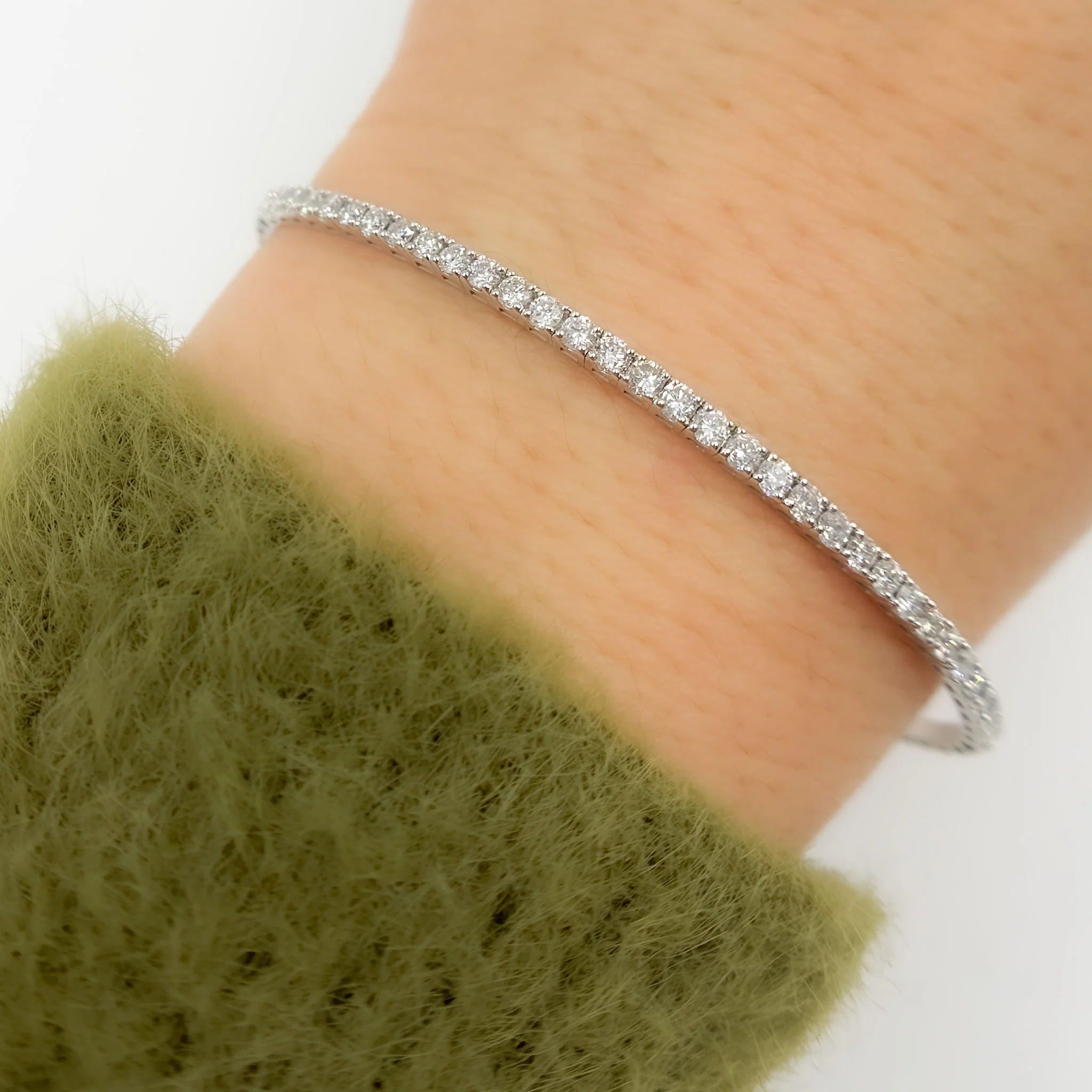 BNL68545. 14K Solid Gold Diamond Bangle
