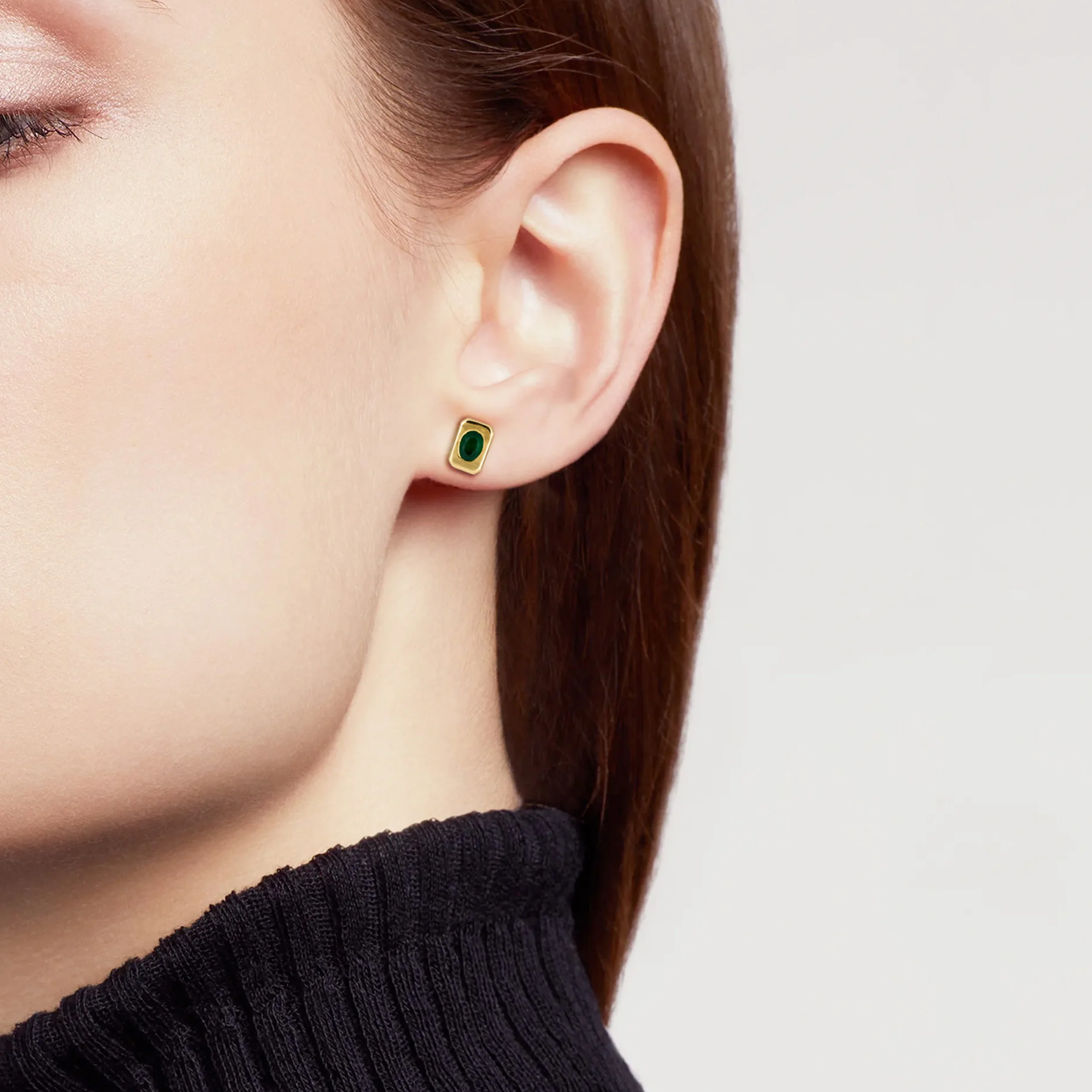 CE96730EM4X3. 14K Solid Gold Emerald Rectangular Stud Earrings - Image 2
