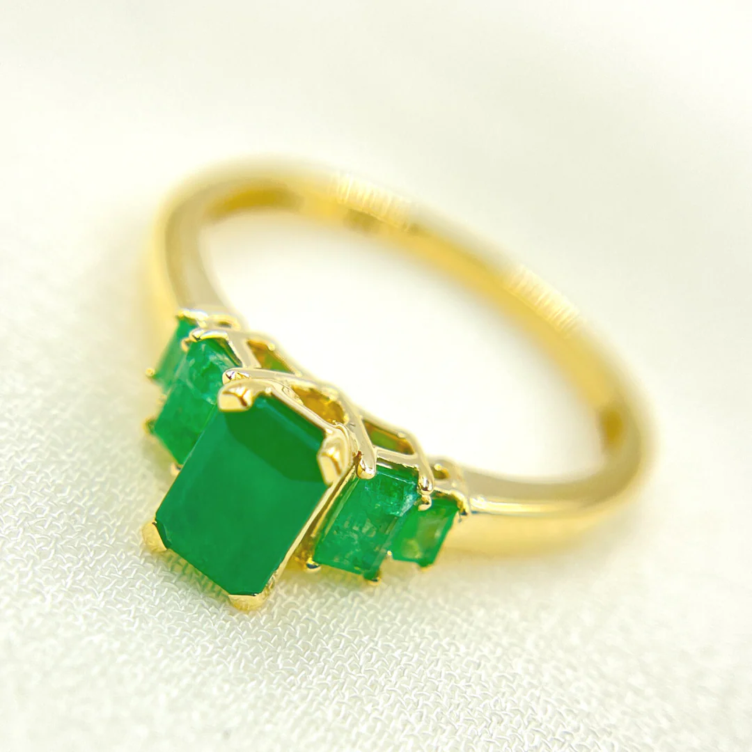 CR96102EM6X4. 14K Solid Yellow Gold Emerald Cluster Ring - Image 3