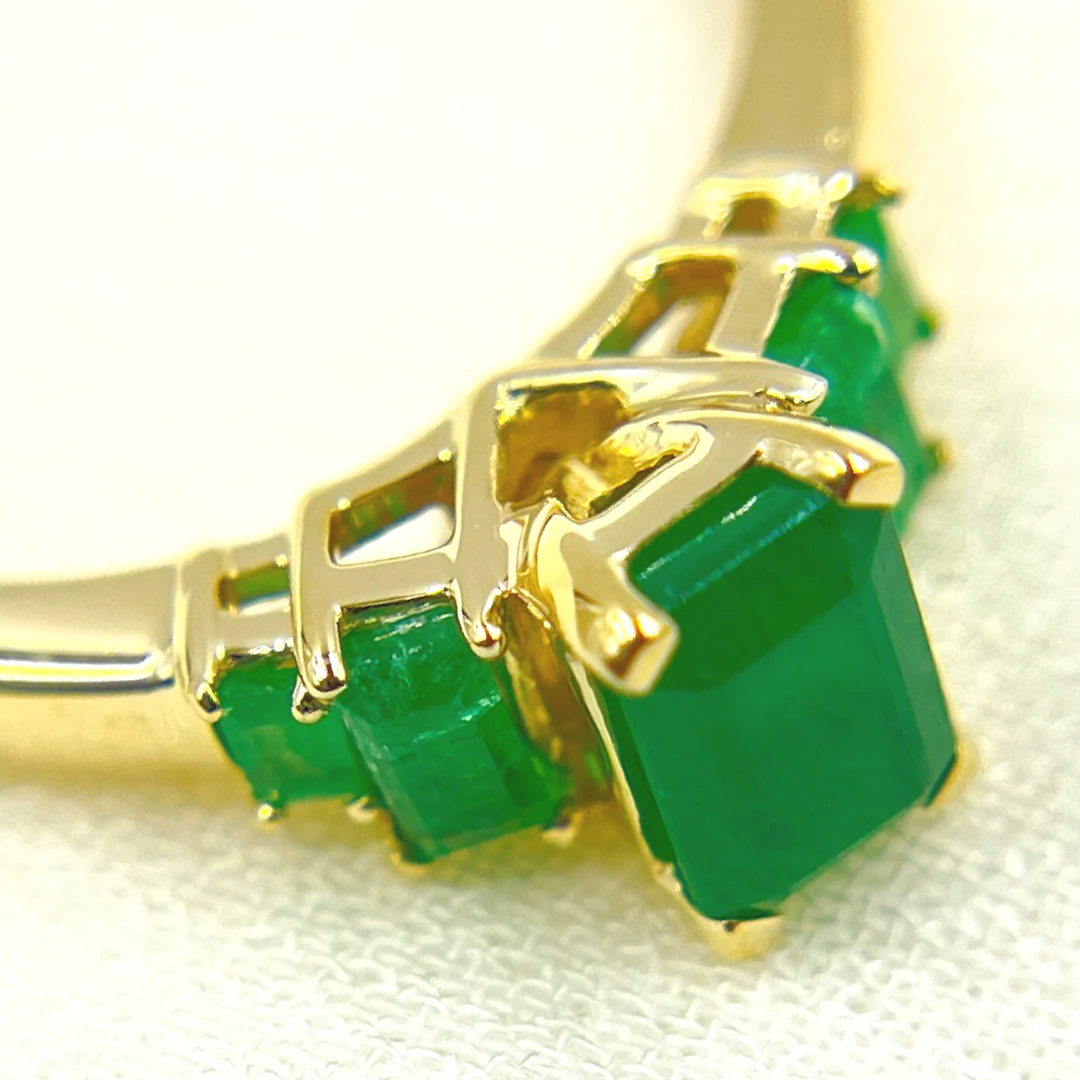 CR96102EM6X4. 14K Solid Yellow Gold Emerald Cluster Ring - Image 5