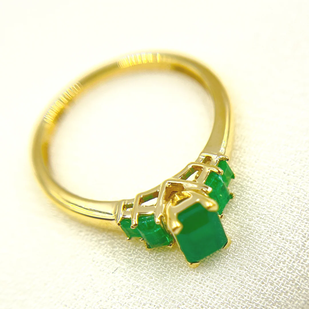 CR96102EM6X4. 14K Solid Yellow Gold Emerald Cluster Ring - Image 9