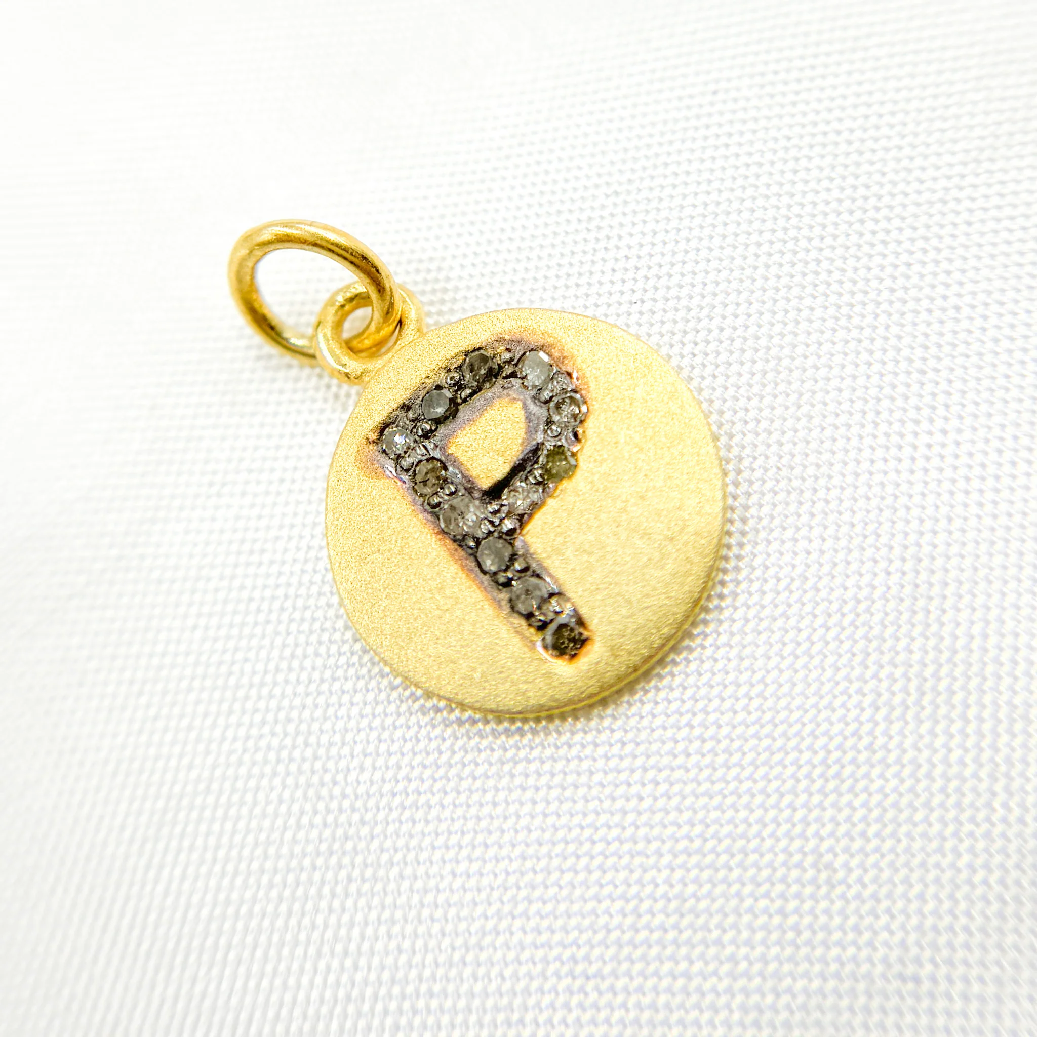 DC077. Diamond Sterling Silver Letter "P" Round Charm - Image 4