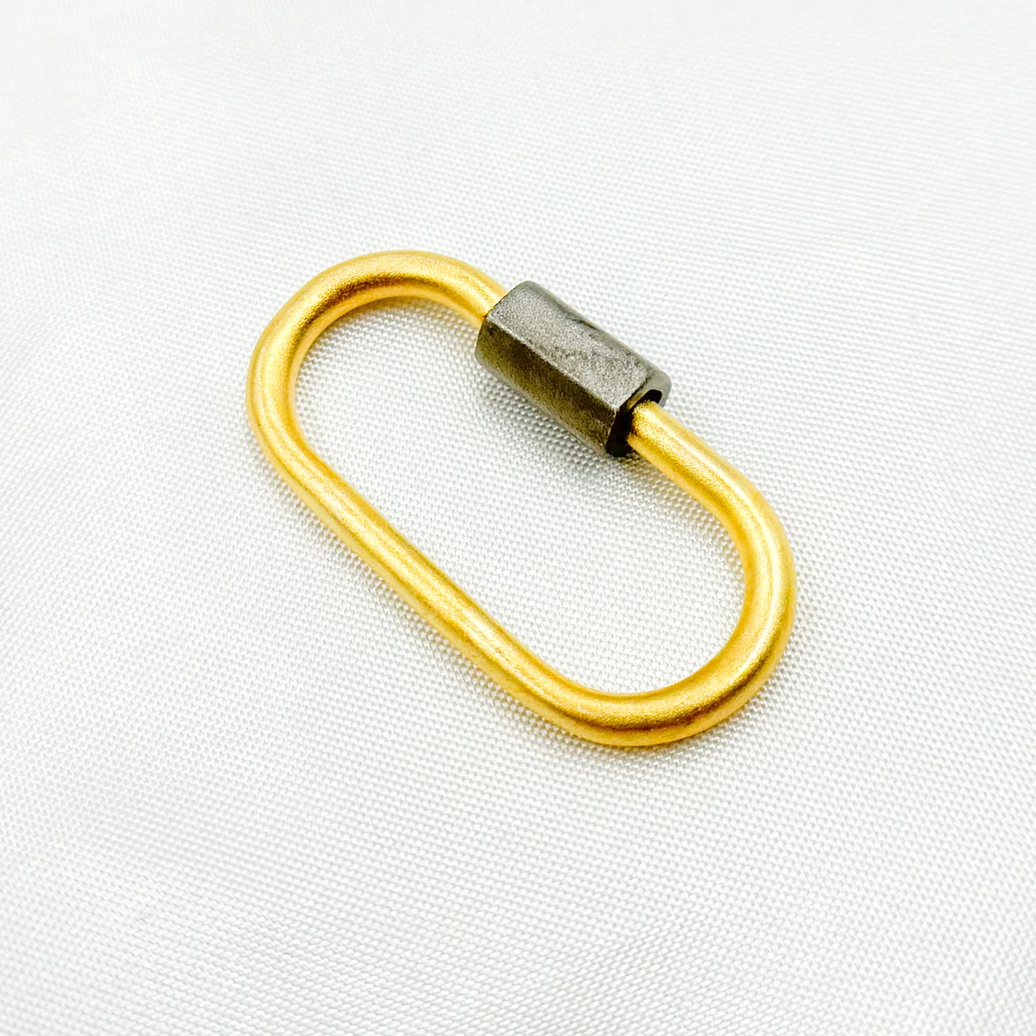 DC604M. Sterling Silver Matte Oval Screw Clasp - Image 6