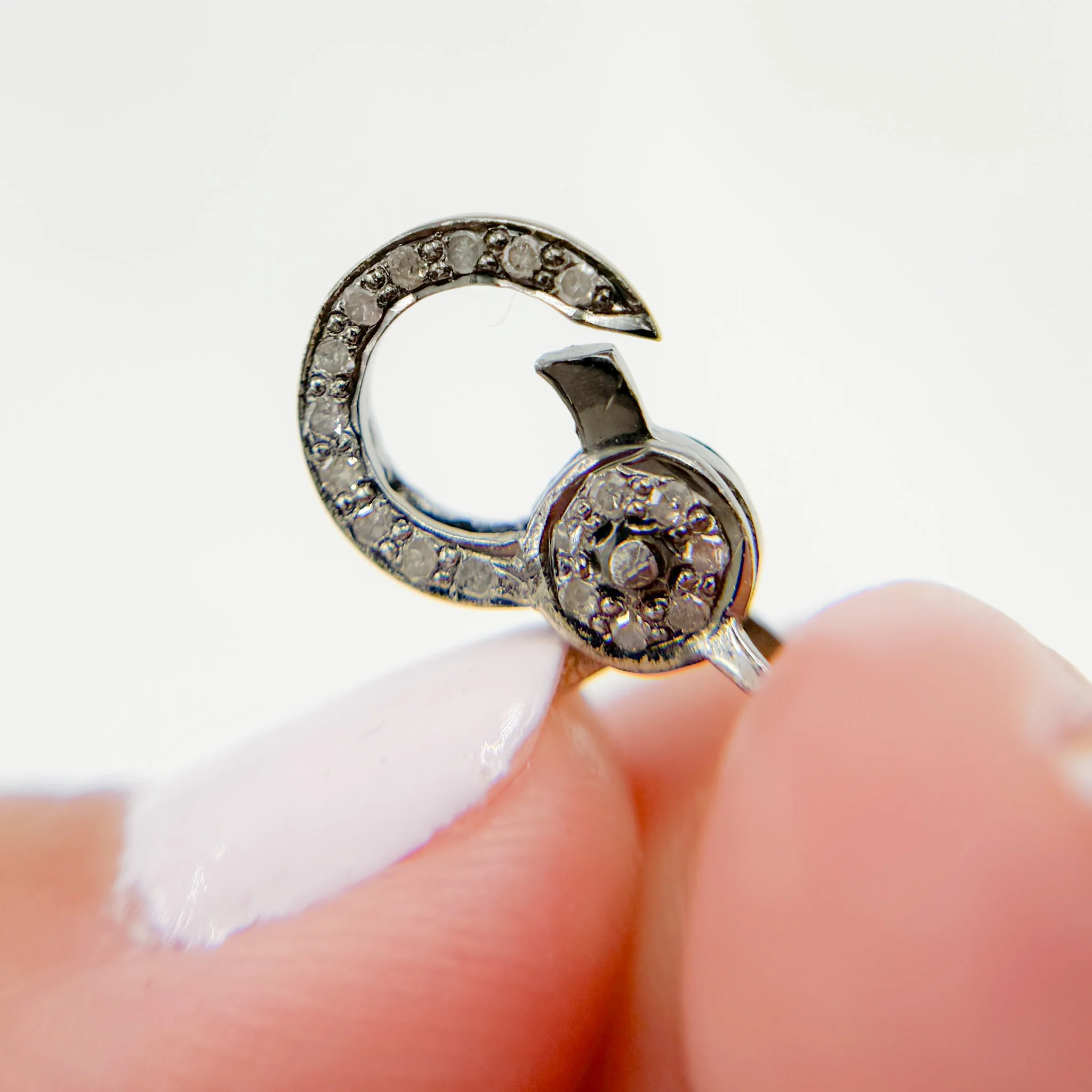 DC608. Diamond Sterling Silver Round Trigger Clasp - Image 3